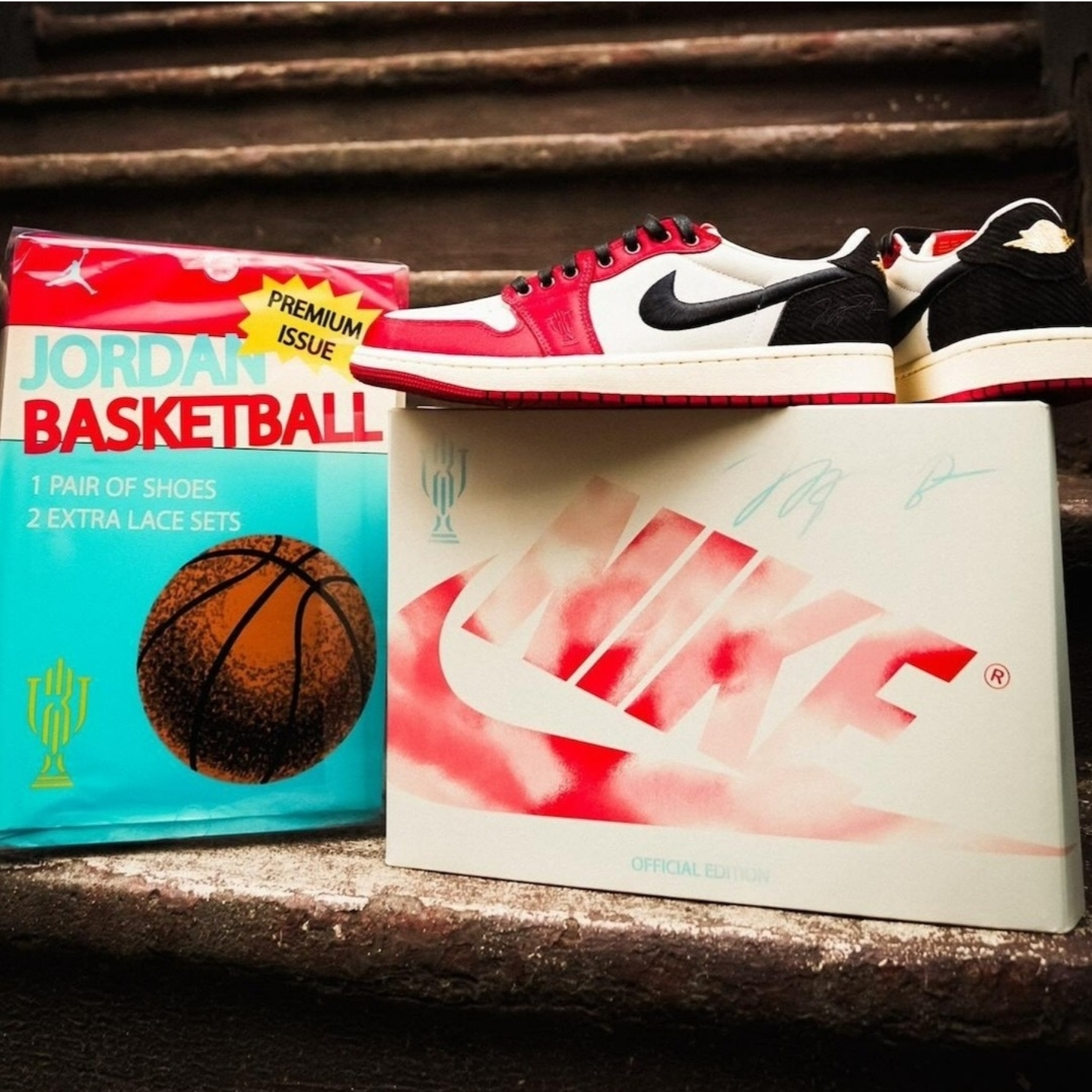 Jordan 1 x Trophy Room Retro Low OG SP Sail Varsity Red 착용 스타일 - 4