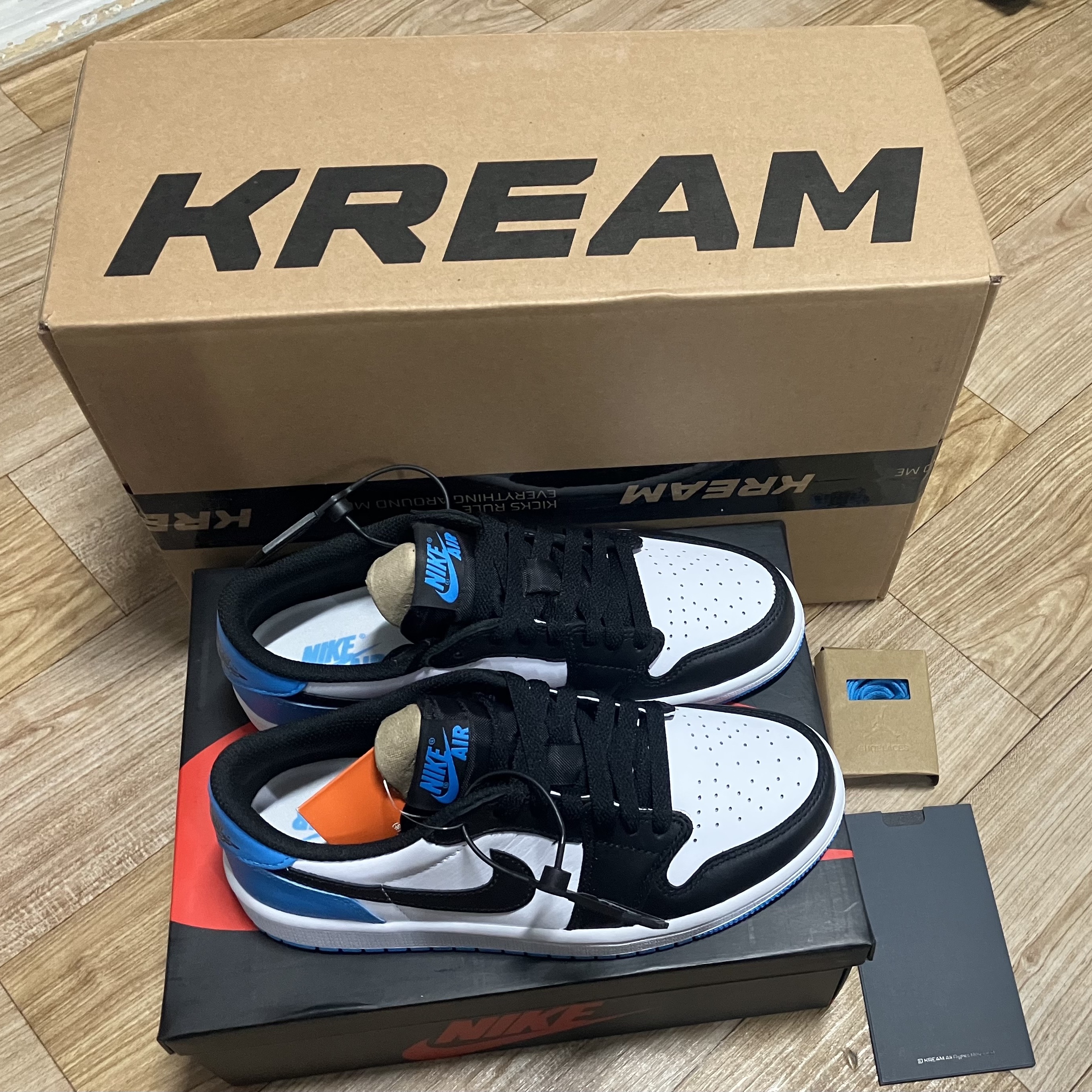 (W) Jordan 1 Retro Low OG Black and Dark Powder Blue 착용 스타일