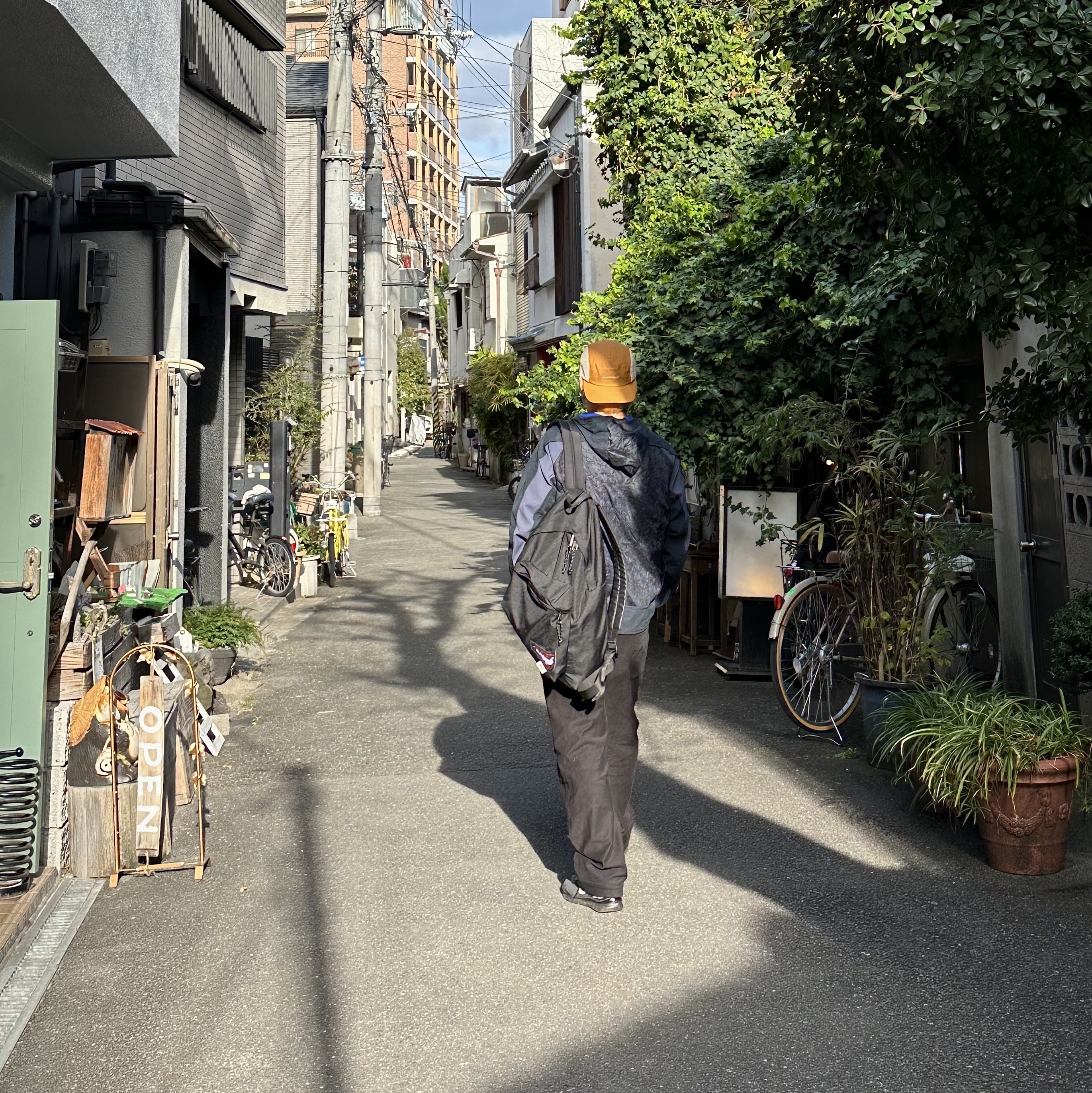 MM6 Maison Margiela x Eastpak Dripping Pak'r Backpack Black, Asics x Kiko Kostadinov Gel-Sokat 2 Carrier Grey 착용 스타일 - 1