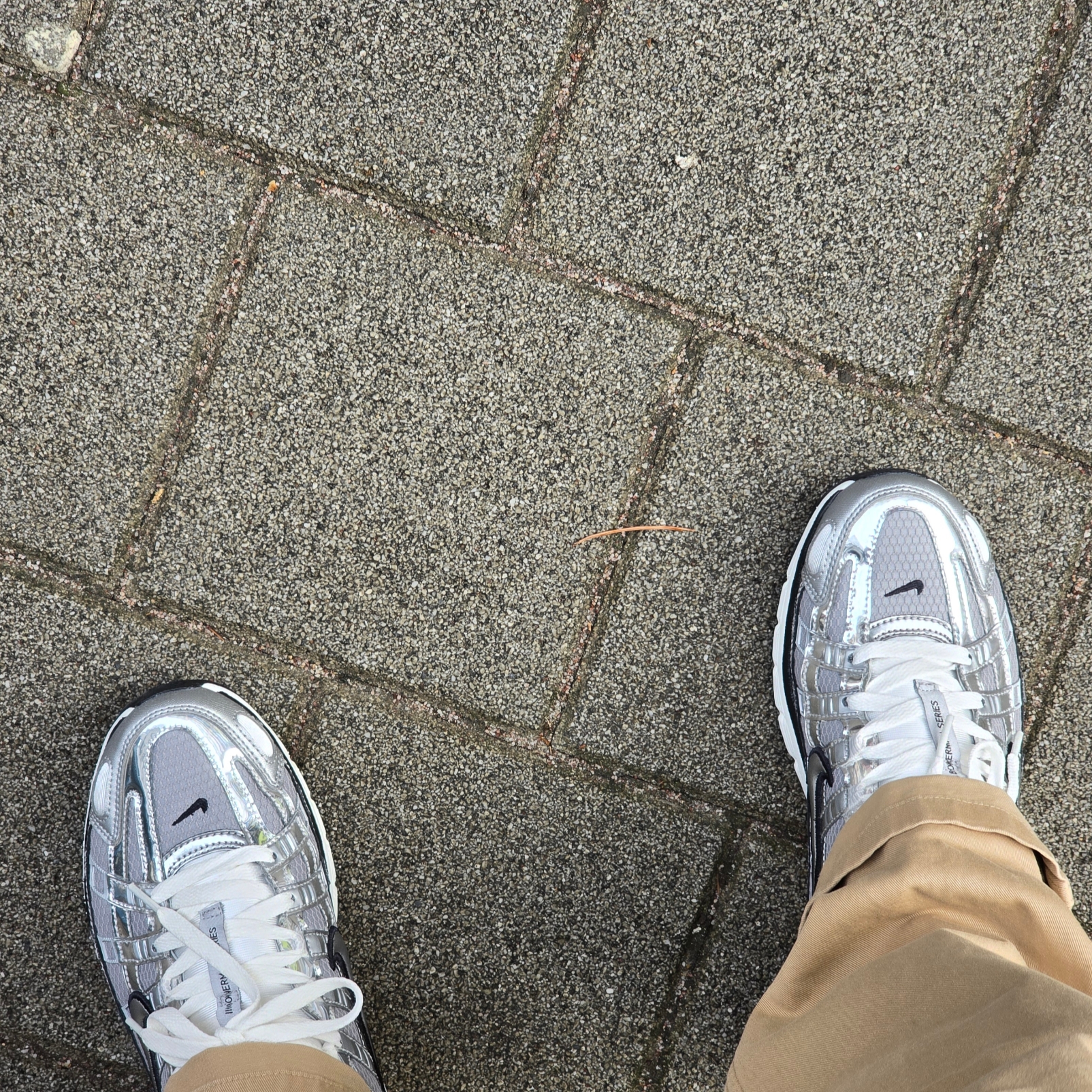 Nike P-6000 Metallic Silver 착용 스타일