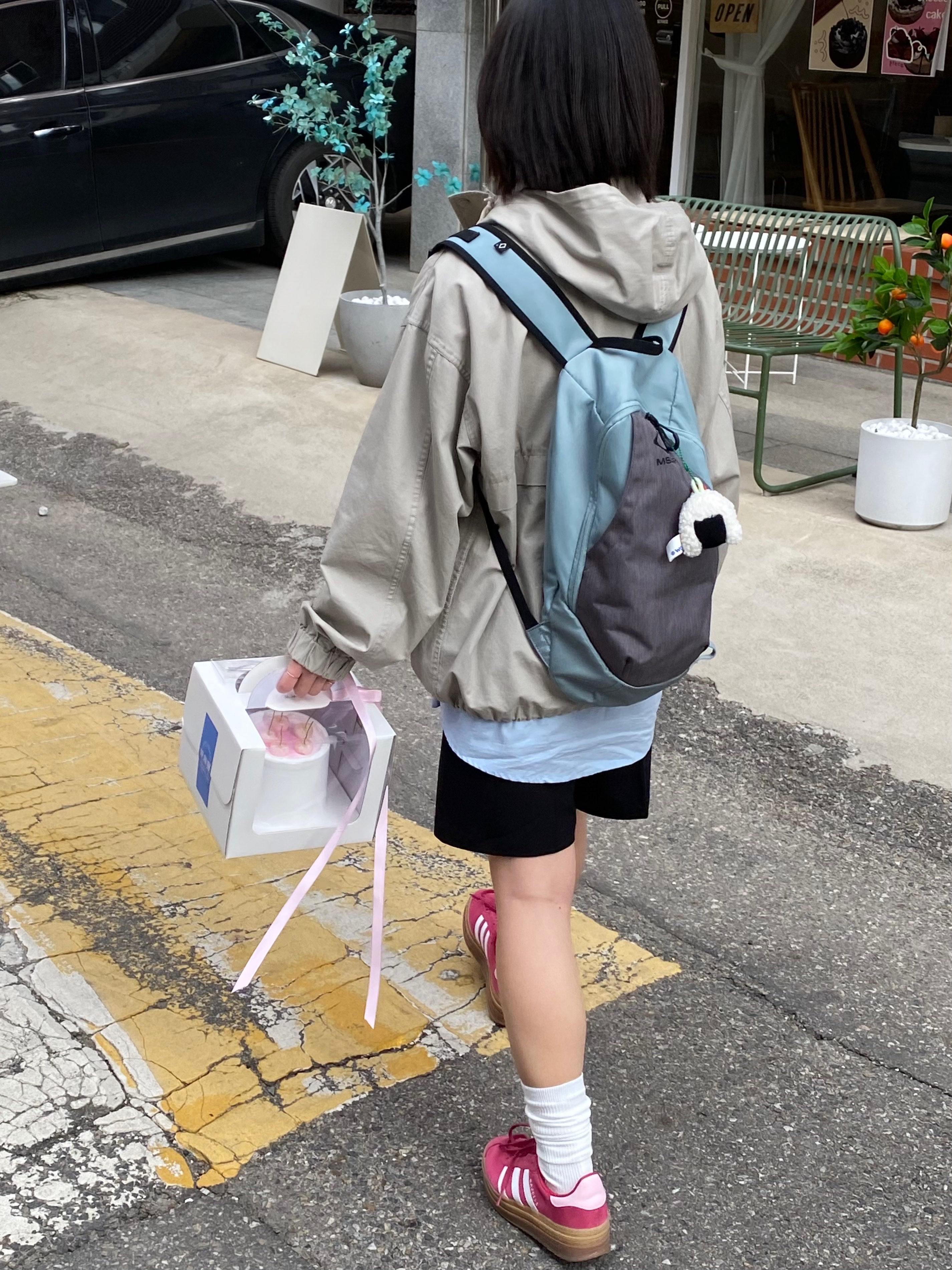 (W) Adidas Gazelle Bold Wild Pink Cloud White, Mischief Rhombus Backpack Blue 착용 스타일