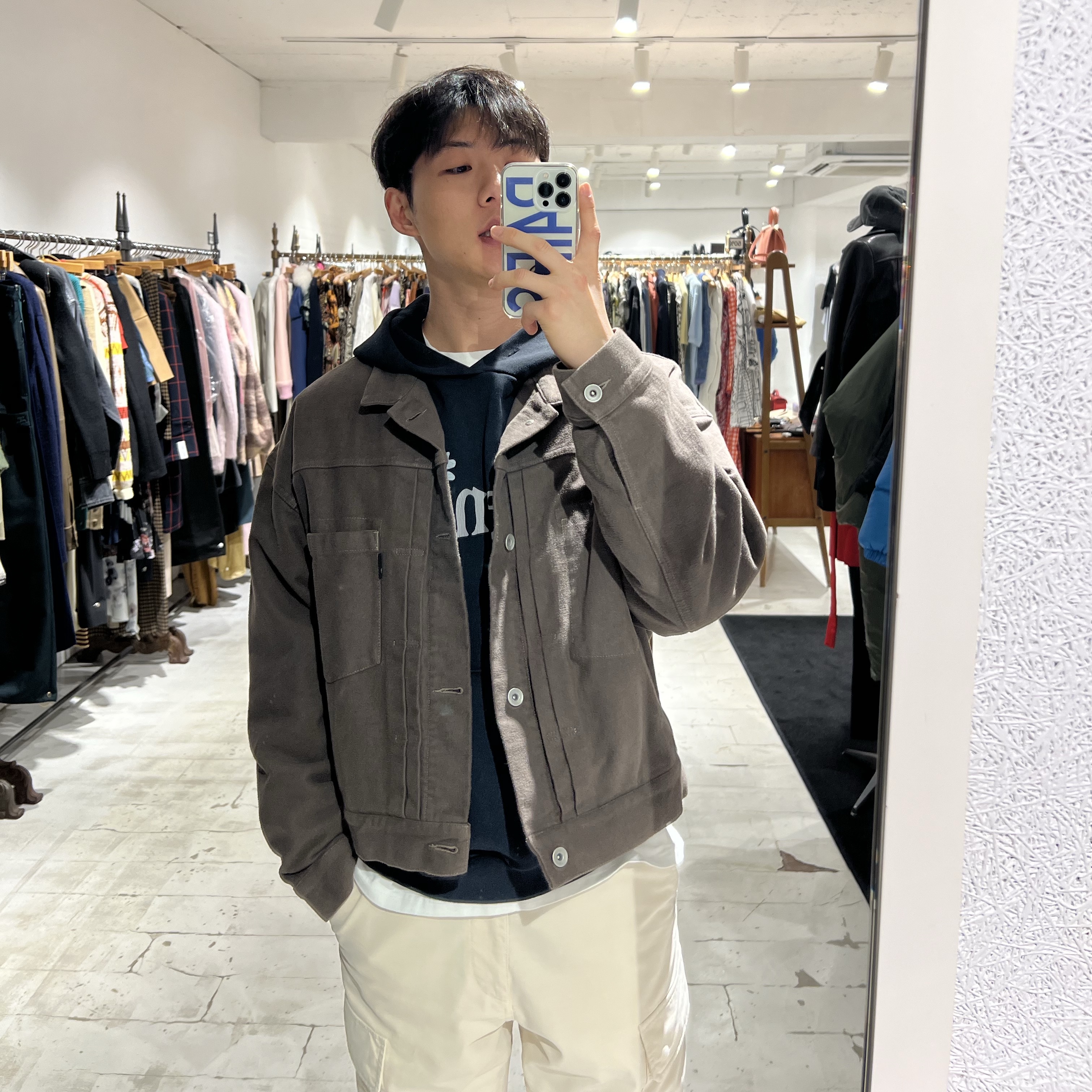 ERL Venice Hoodie Black 착용 스타일