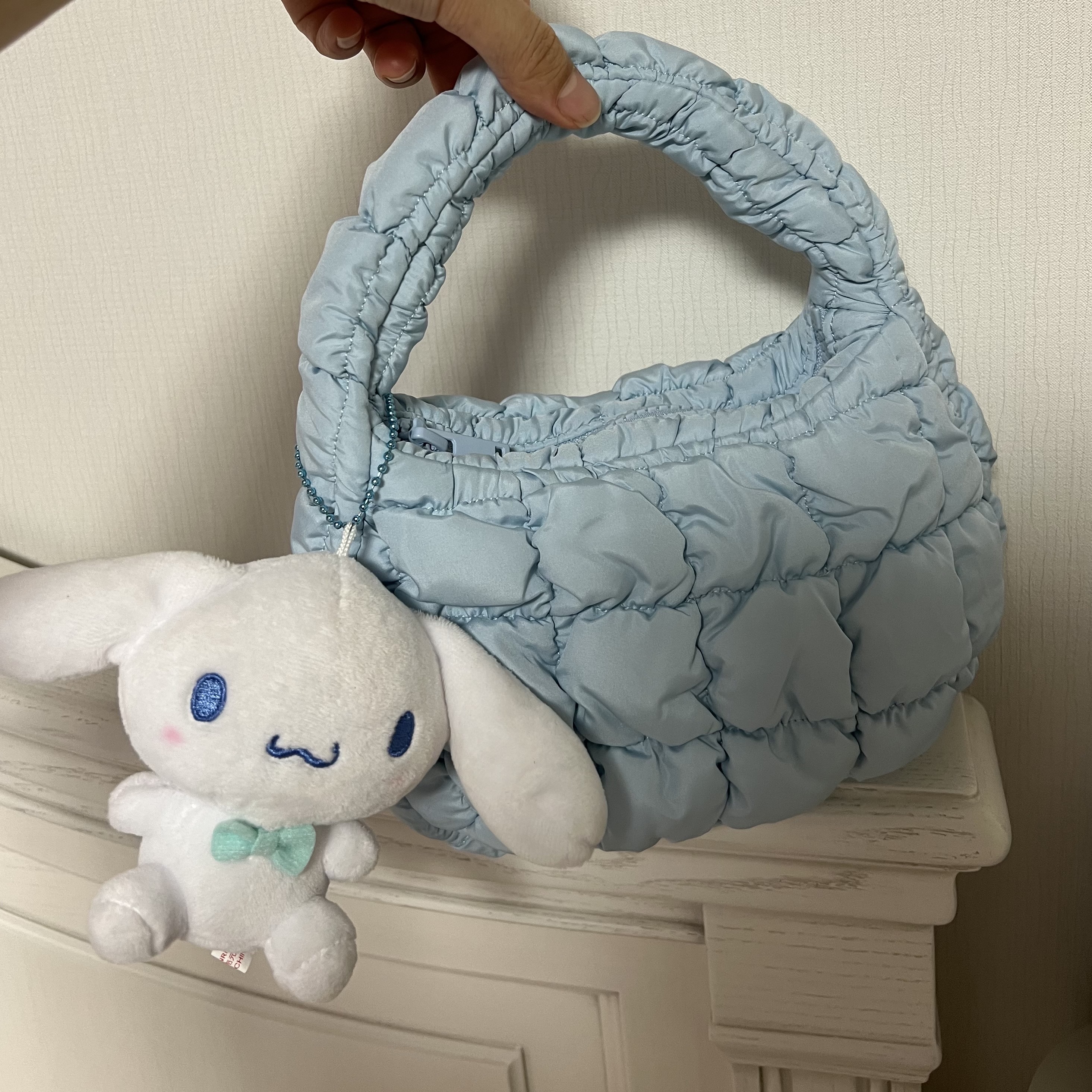 COS Quilted Micro Bag Light Blue 착용 스타일