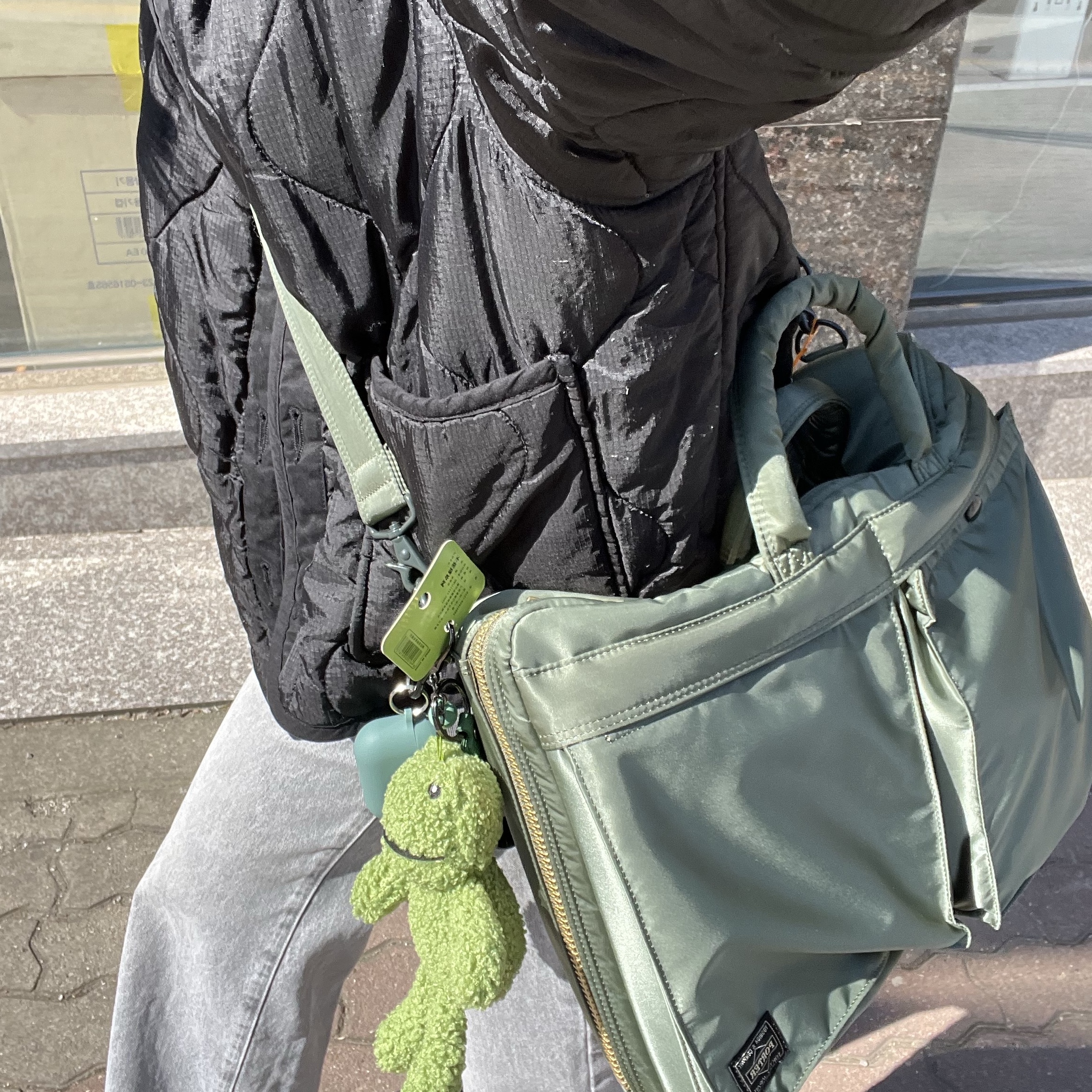 Porter Tanker 2Way Briefcase Sage Green 착용 스타일