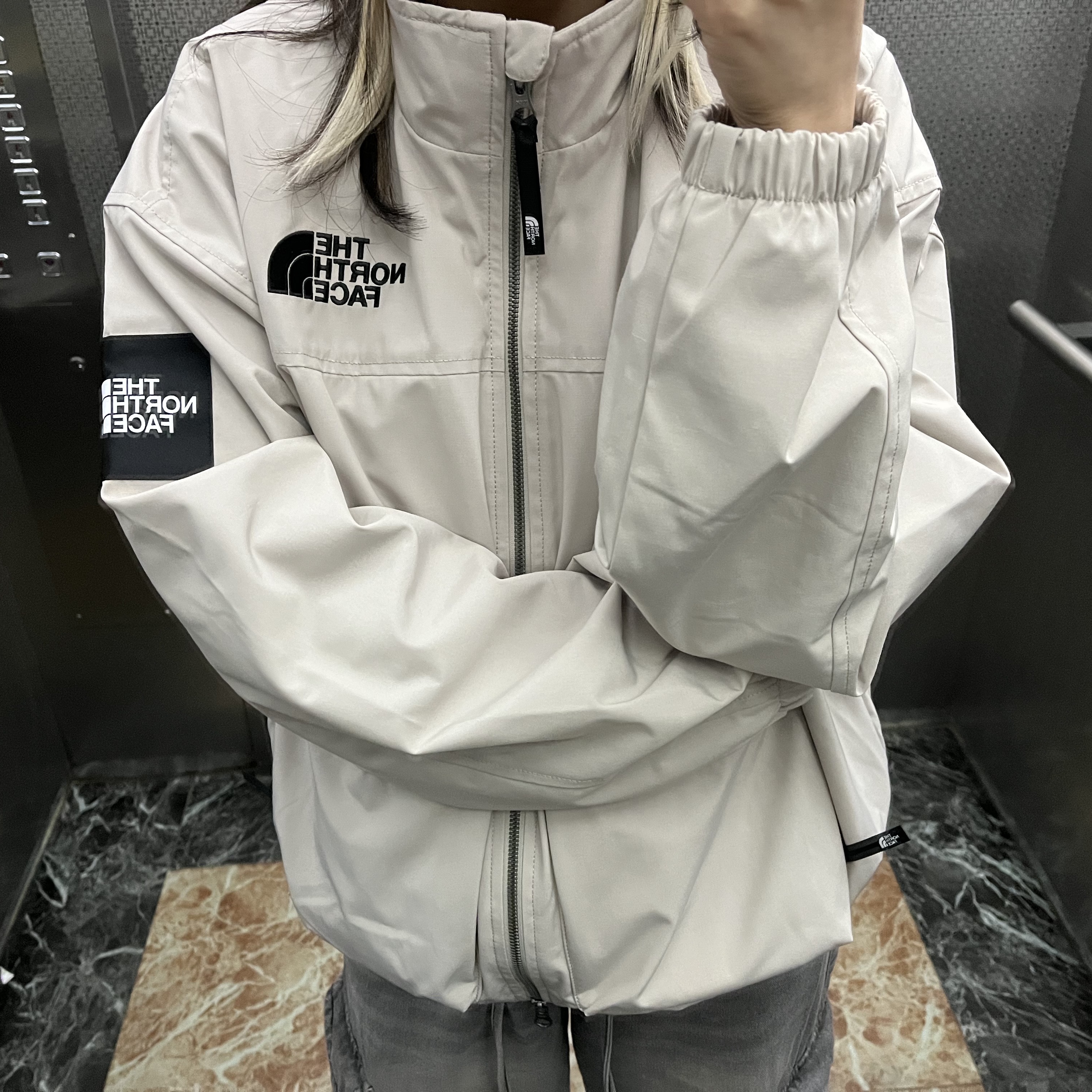 The North Face White Label Neilton Jacket White Sand 착용 스타일