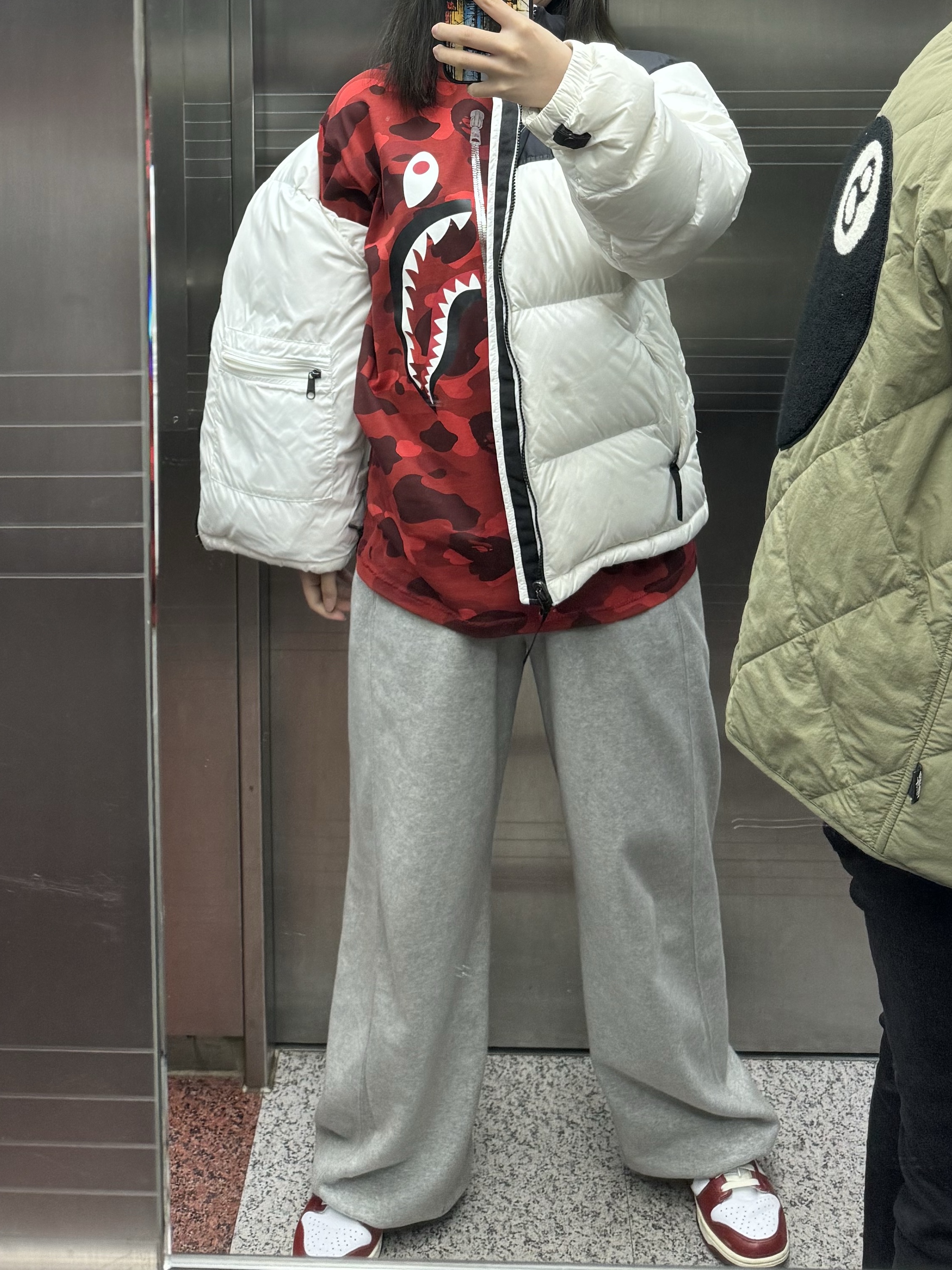 The North Face 1996 Eco Nuptse Jacket White, Stussy 8 Ball Quilted Liner Jacket Olive 착용 스타일