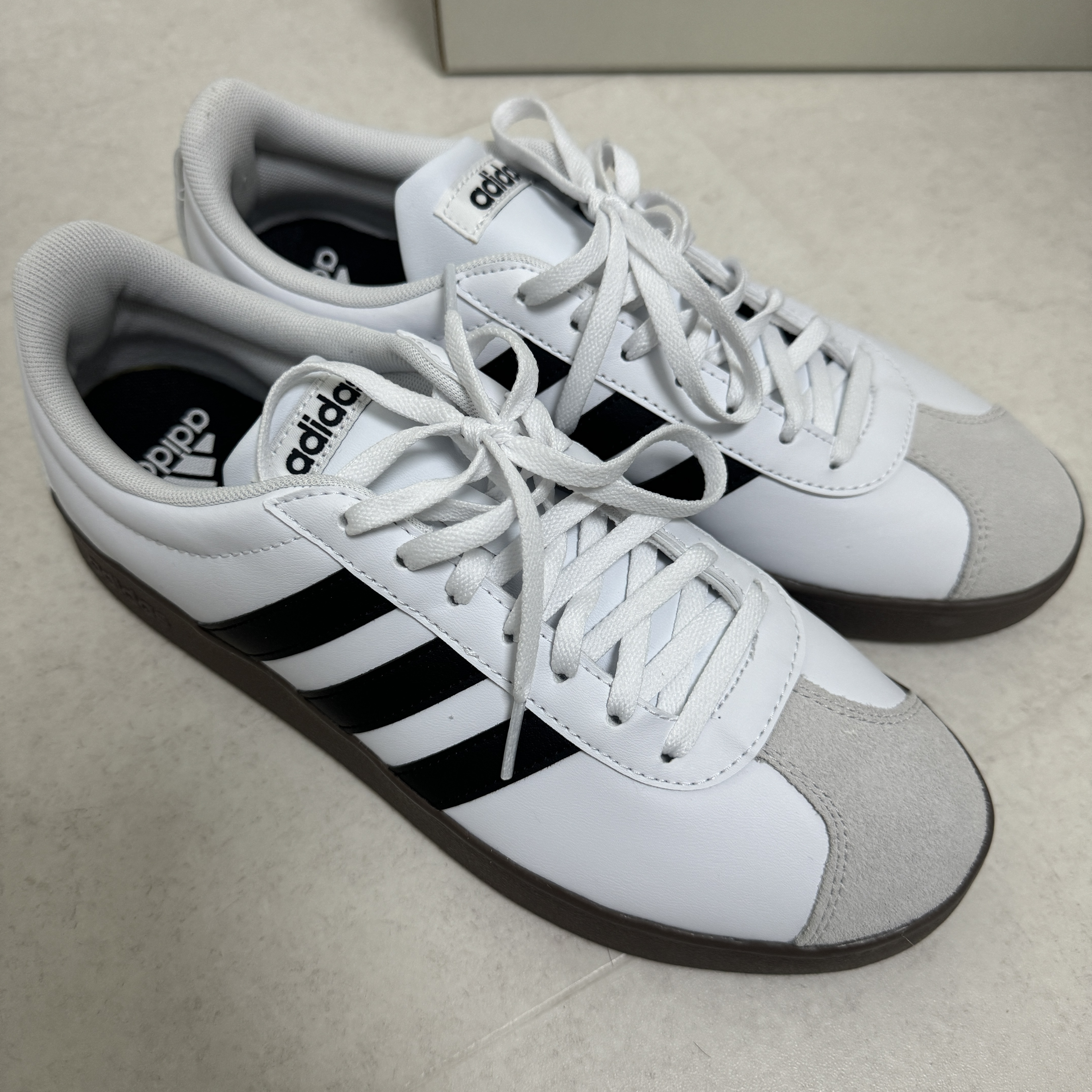 Adidas VL Court Base Cloud White Core Black 착용 스타일 - 1