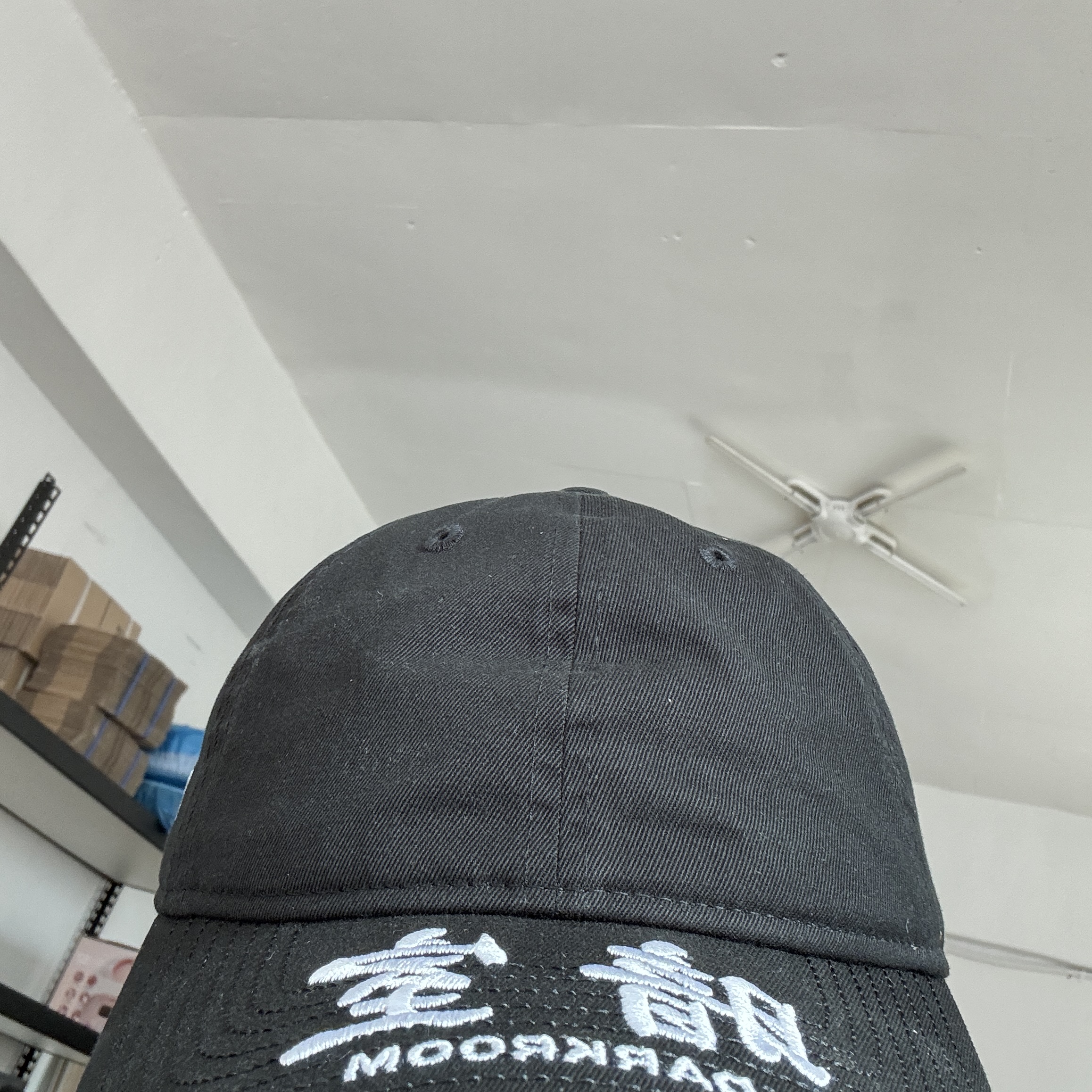 Darkr8m Studio x New Era Unstructured Ball Cap Black 착용 스타일