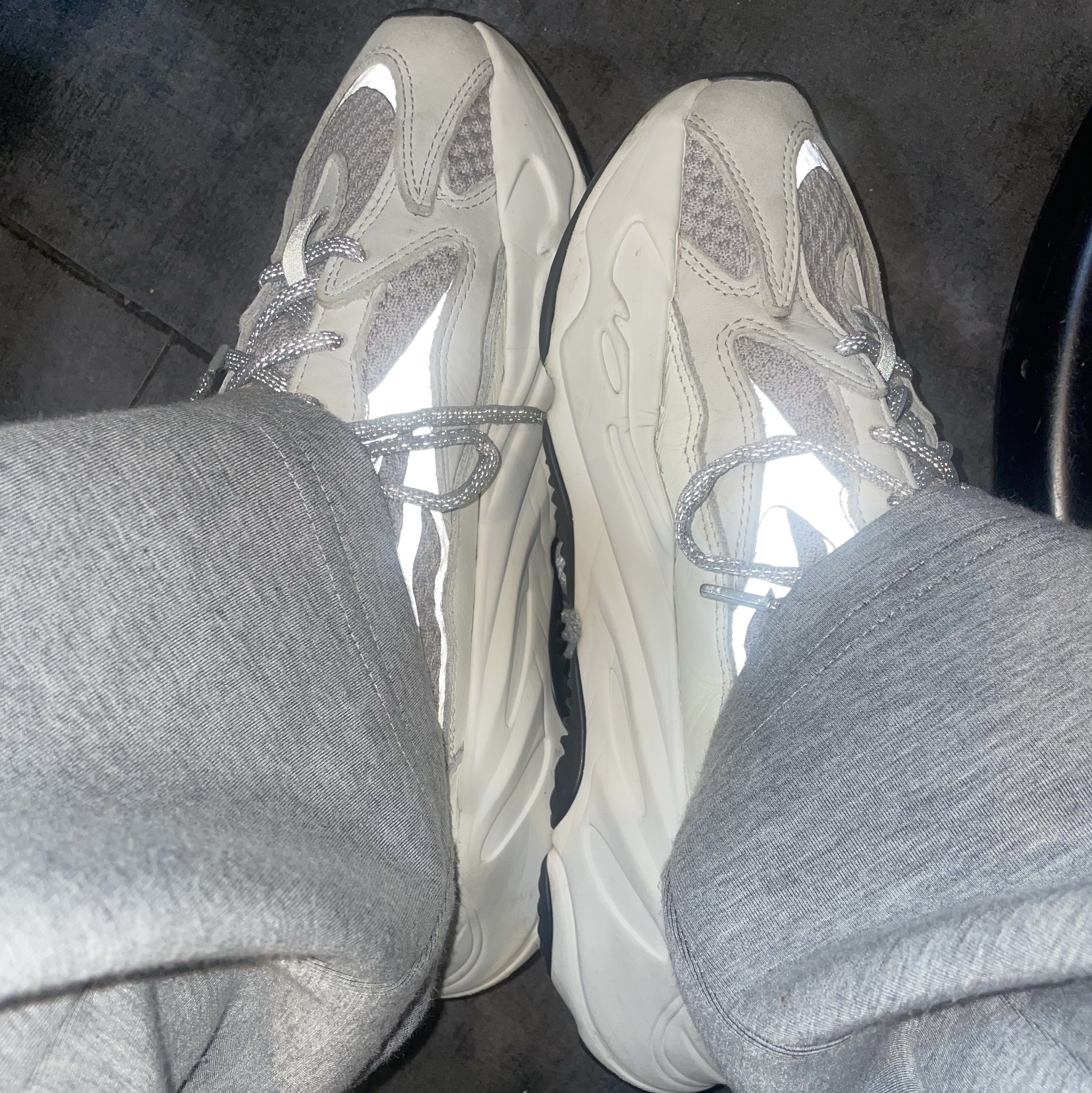 Adidas Yeezy Boost 700 V2 Static 2018 착용 스타일 - 4