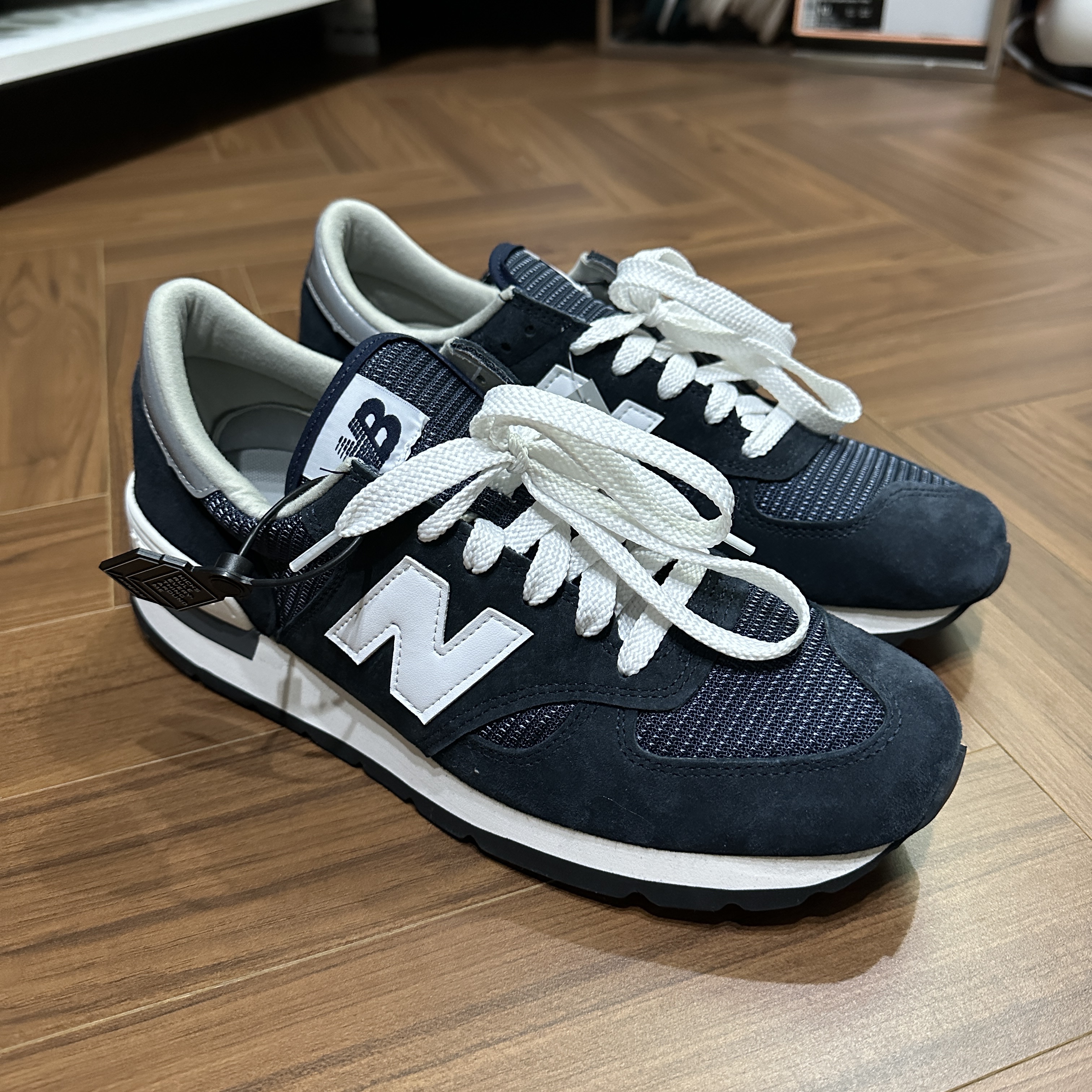New Balance 990v1 Made in USA Navy 착용 스타일 - 1