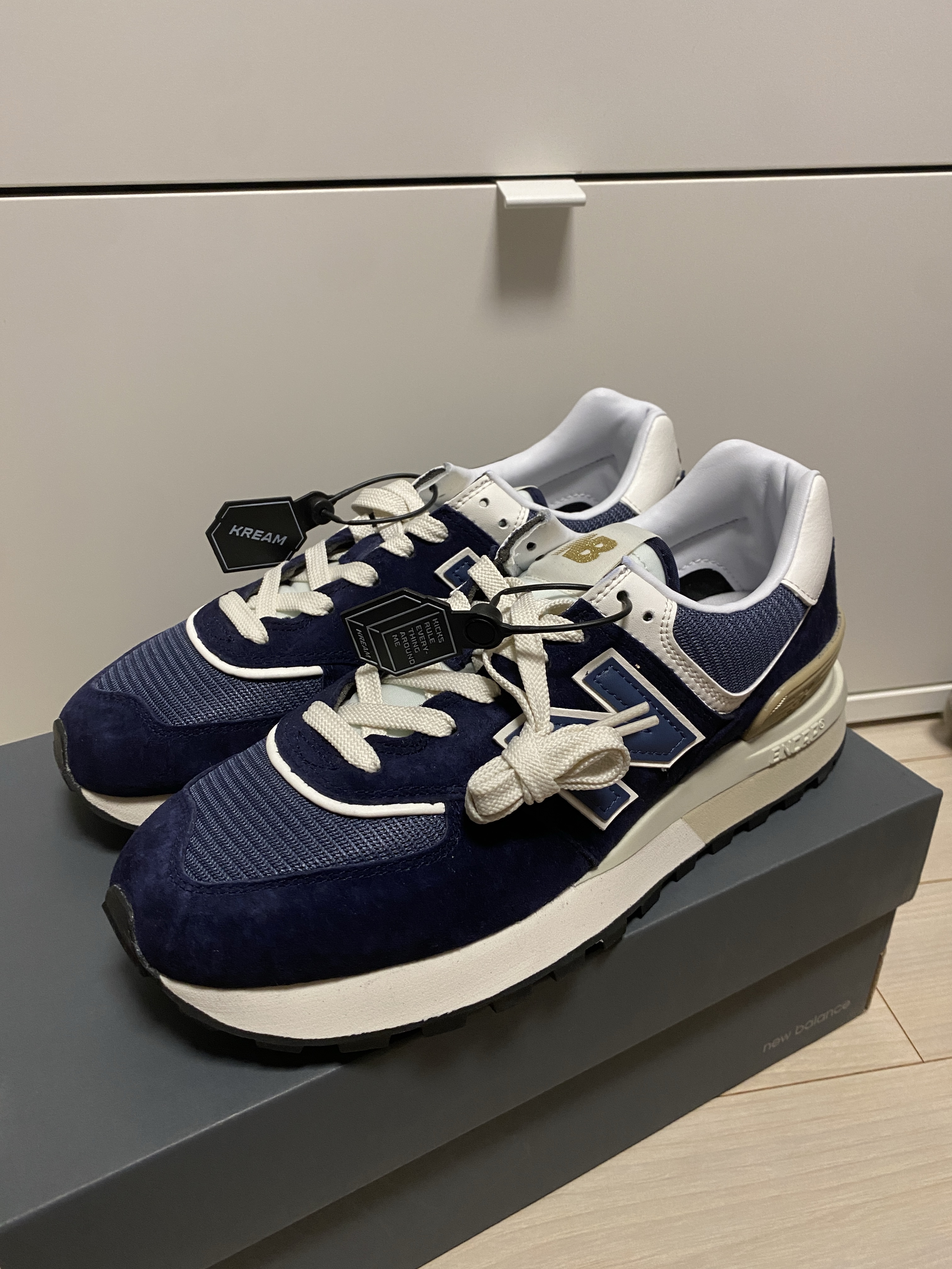 New Balance 574 Legacy Navy 착용 스타일