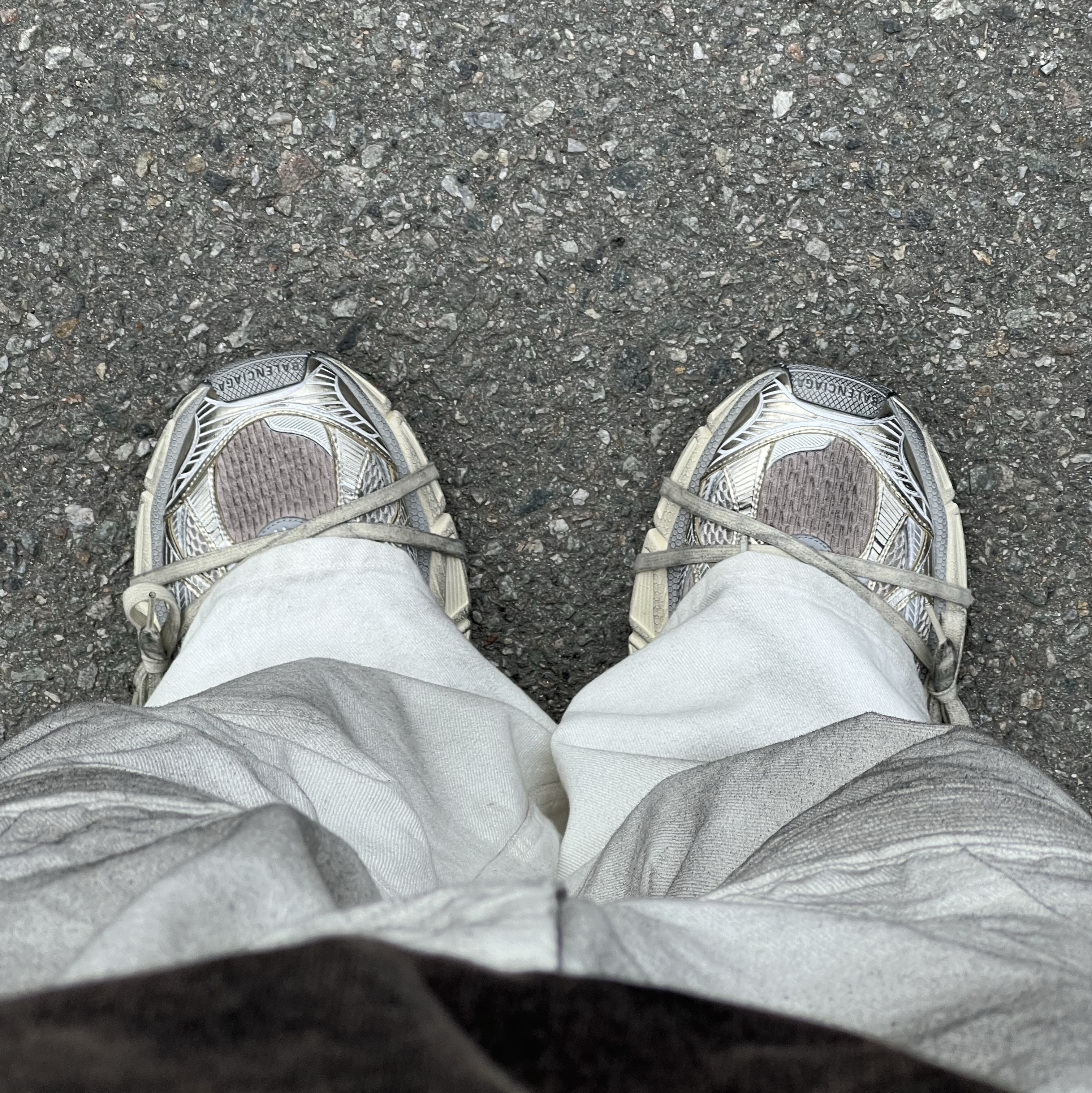 Balenciaga 3XL Sneakers Light Beige 착용 스타일 - 4