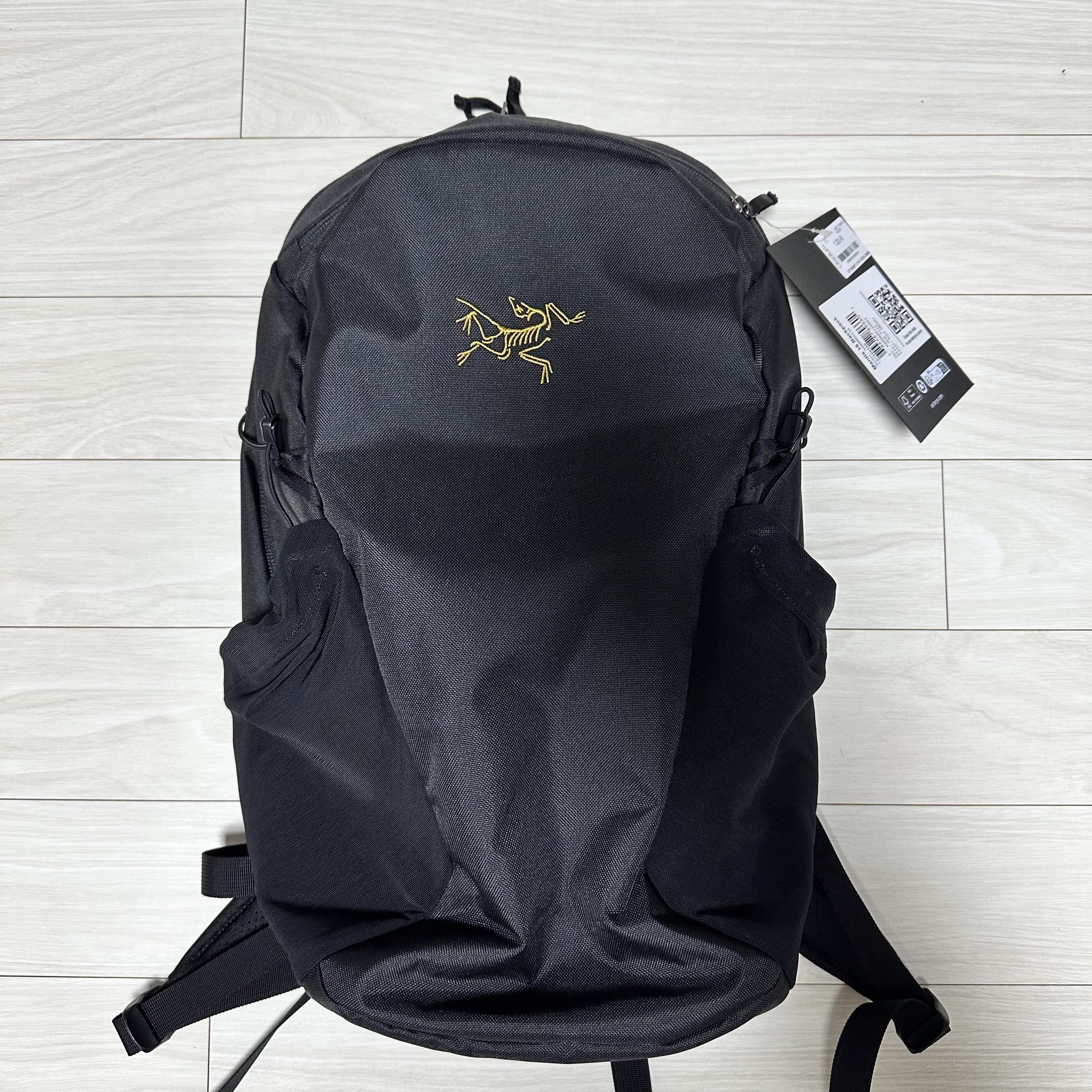 Arc'teryx Mantis 16 Backpack Black 착용 스타일