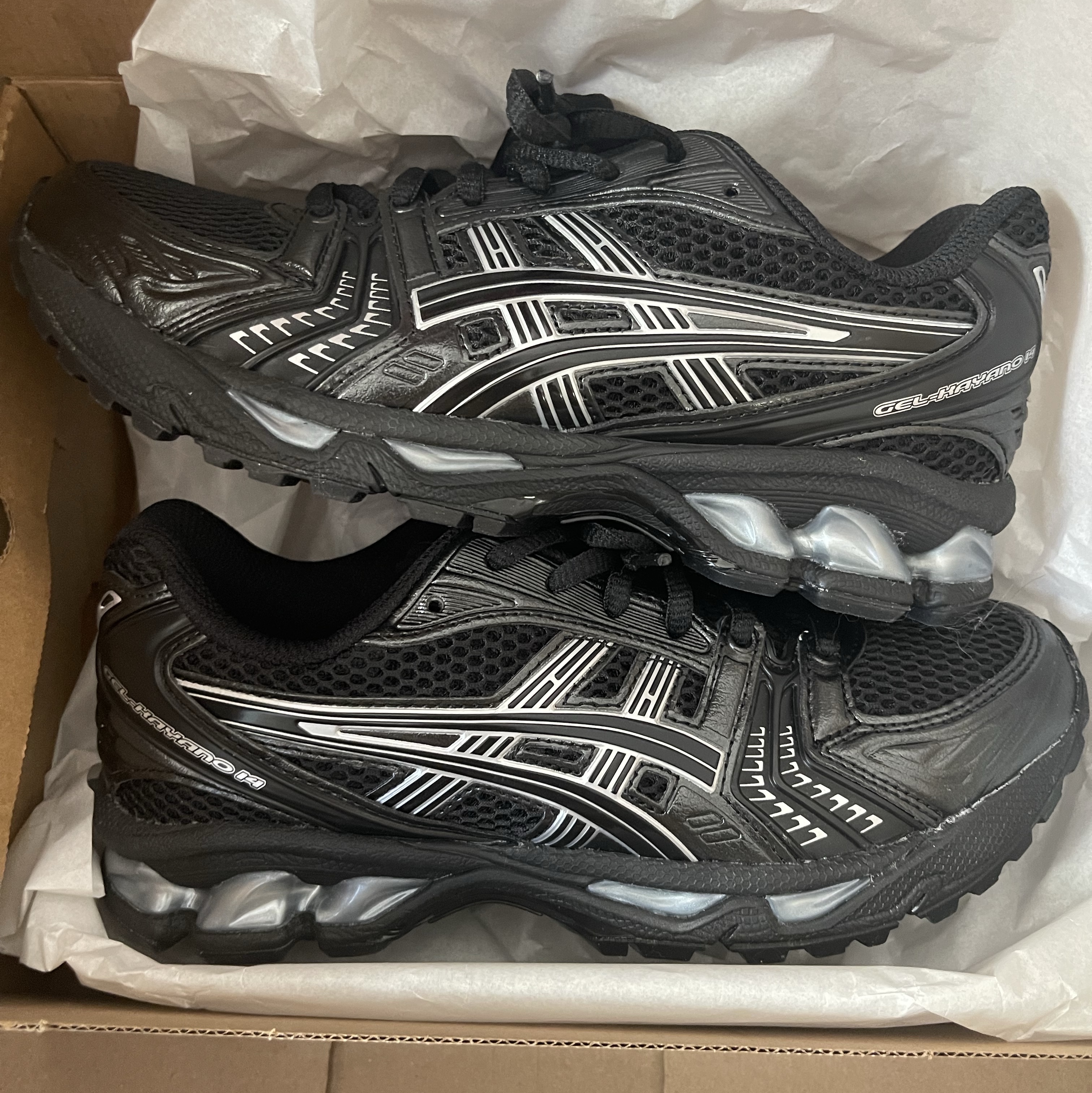 Asics Gel-Kayano 14 Black Pure Silver 착용 스타일