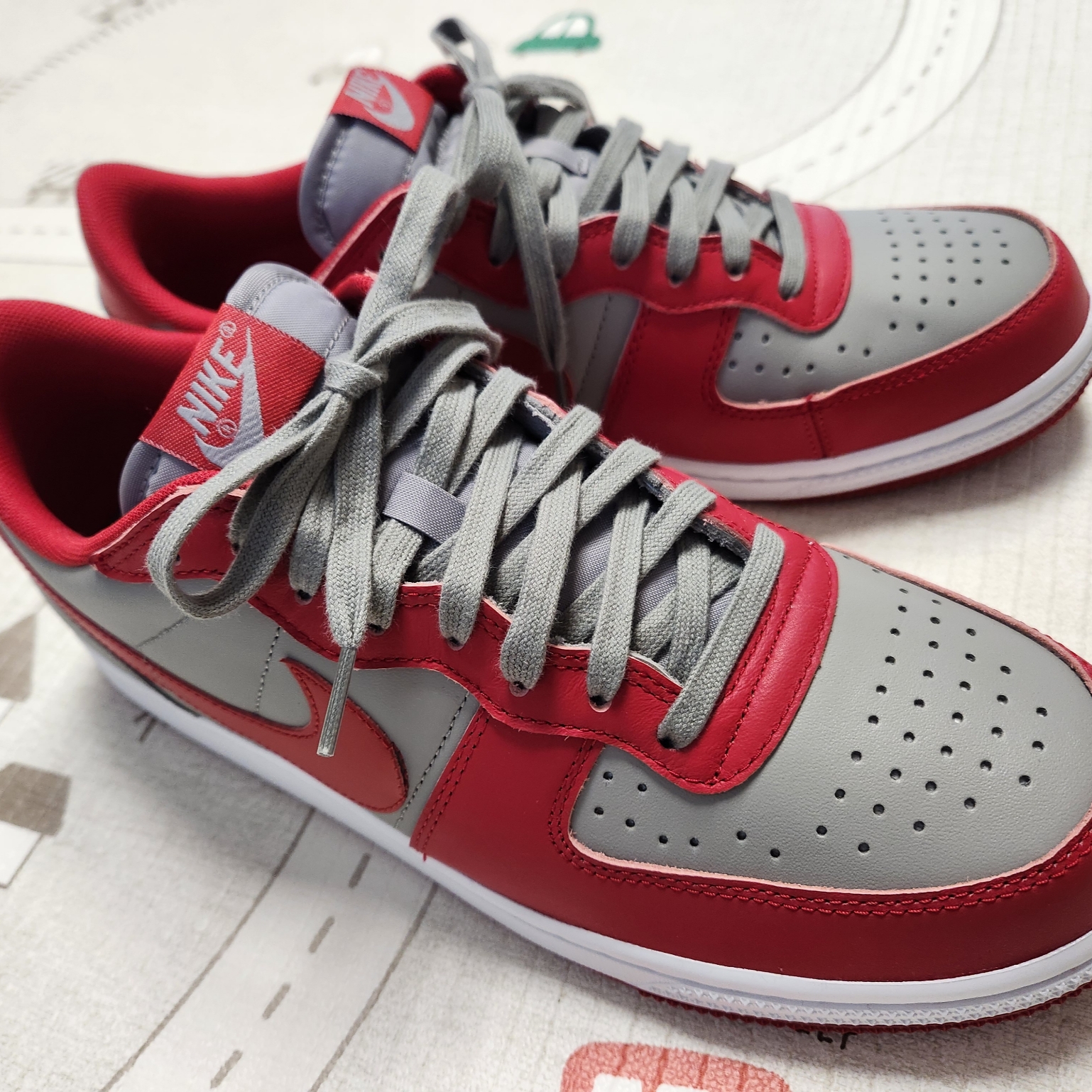 Nike Terminator Low Varsity Red Medium Grey 착용 스타일