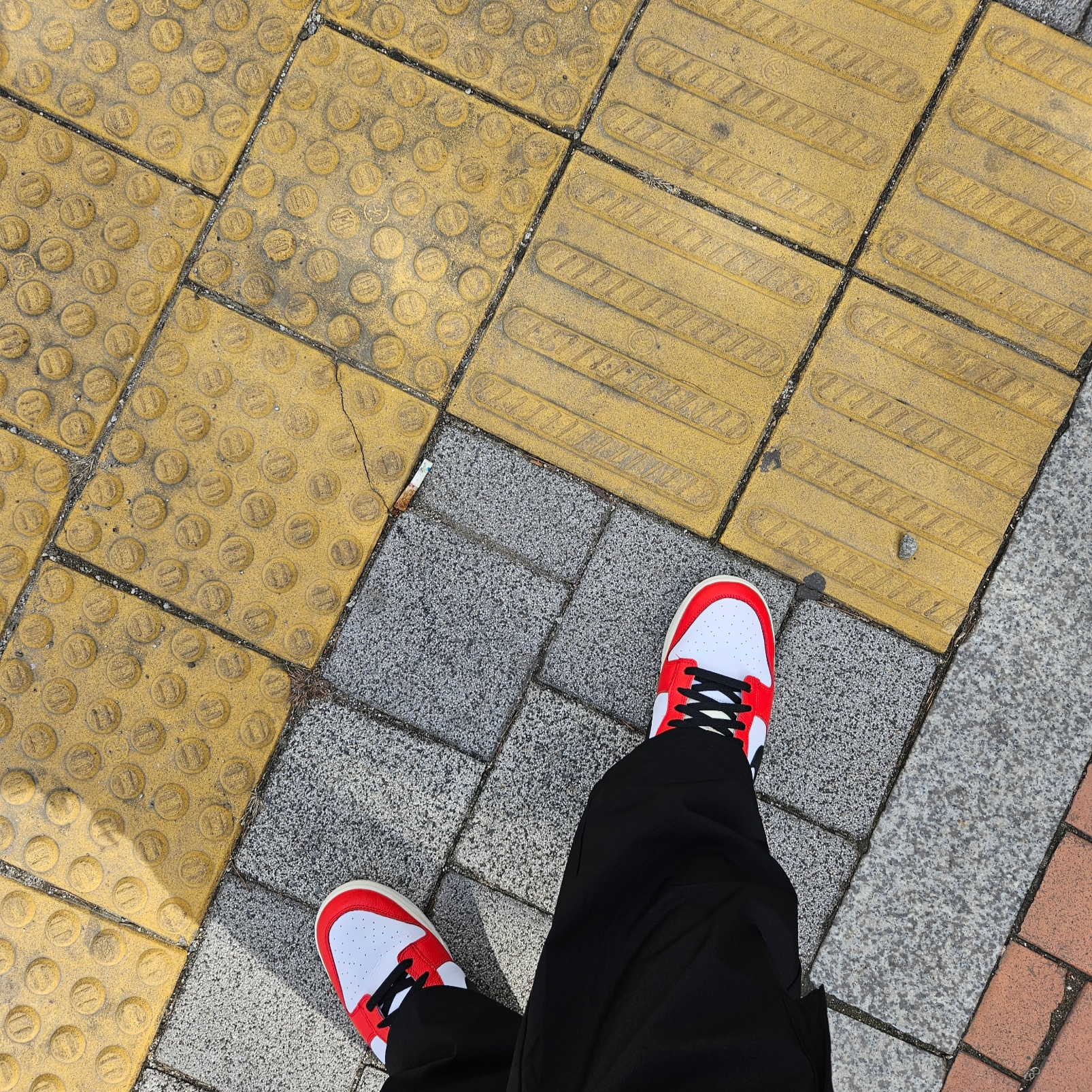 Nike Dunk Low Retro PRM University Red Black 착용 스타일