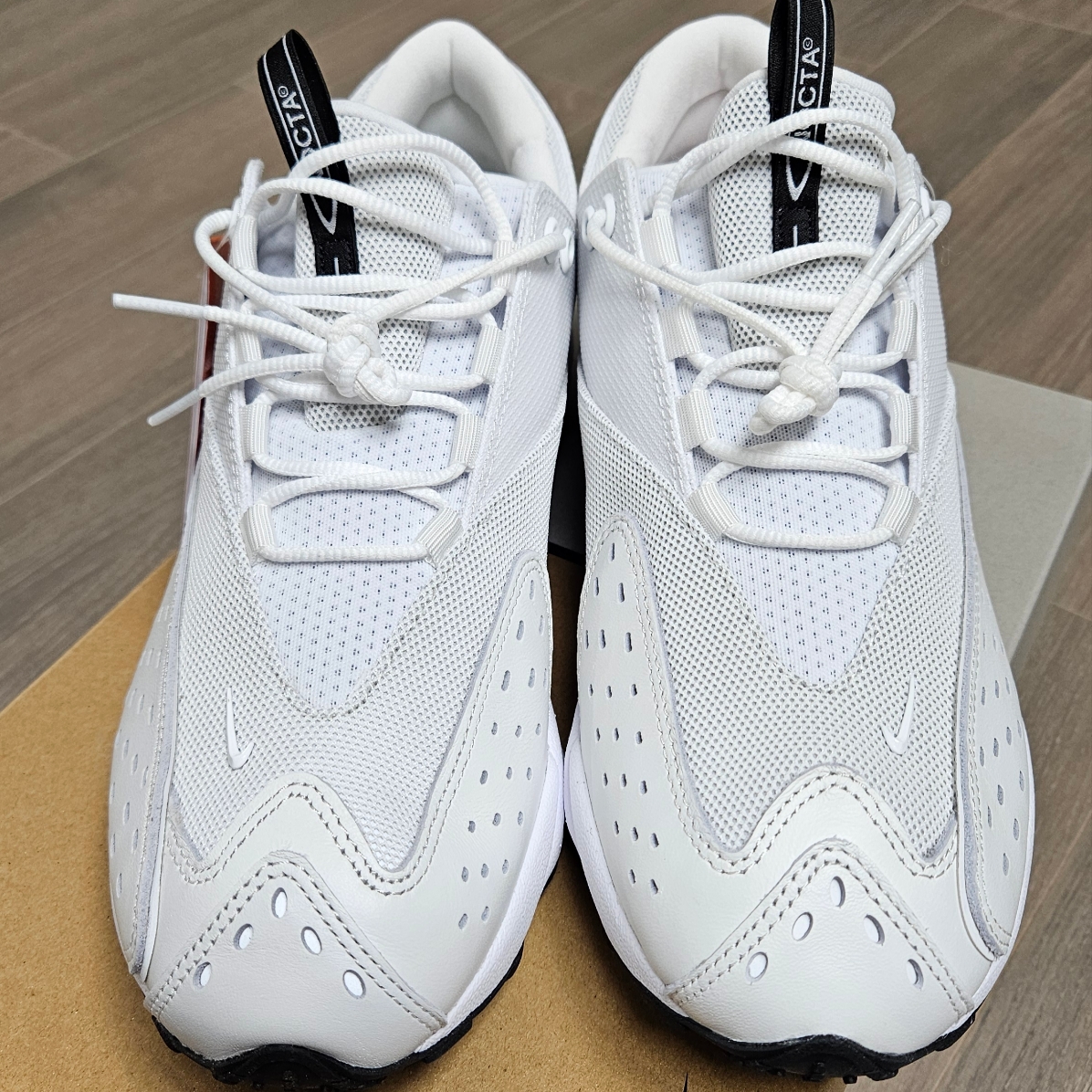 Nike x Drake Nocta Air Zoom Drive Summit White 착용 스타일 - 2