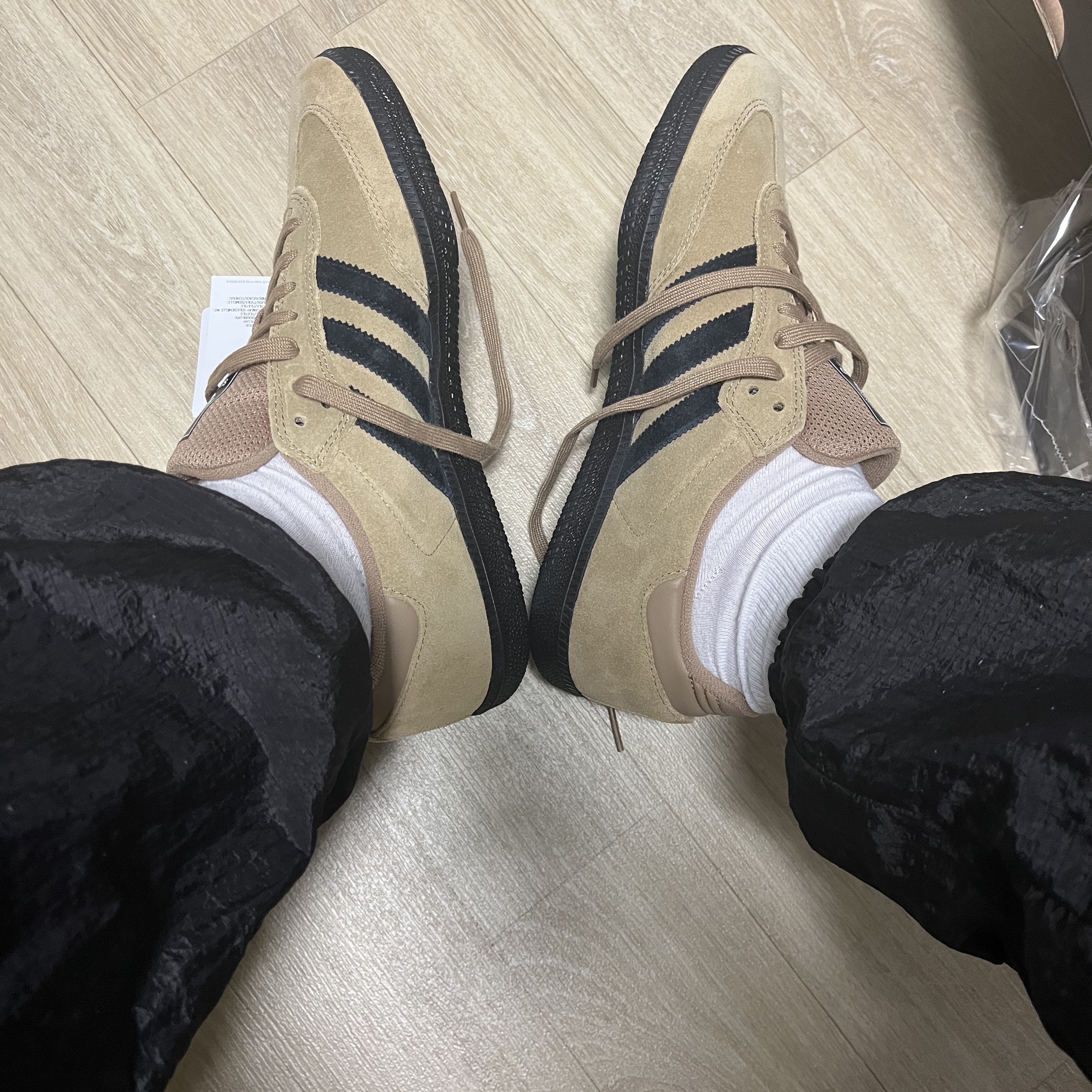 Adidas Samba ADV Cardboard 착용 스타일