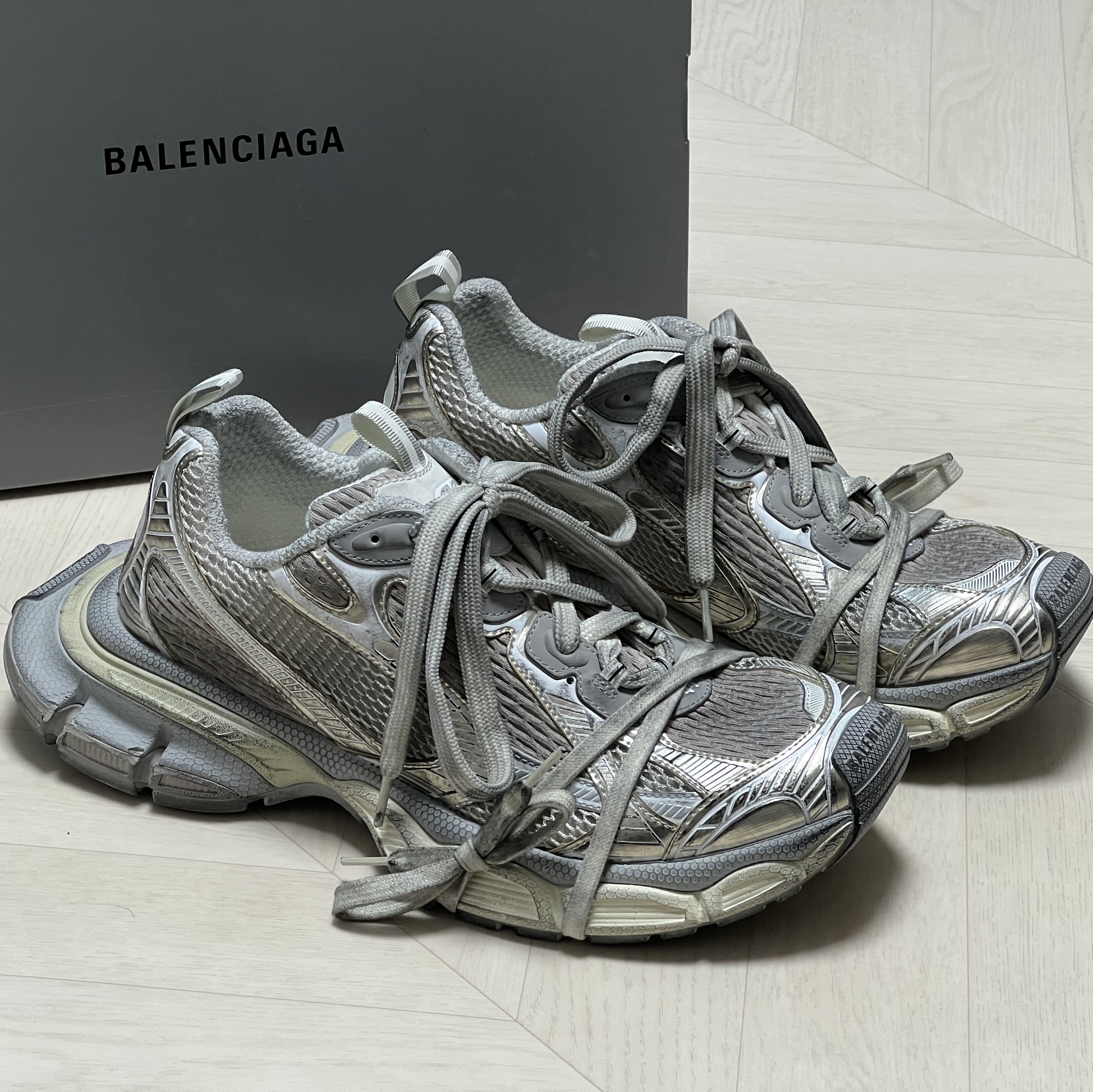 Balenciaga 3XL Sneakers Light Beige 착용 스타일 - 1