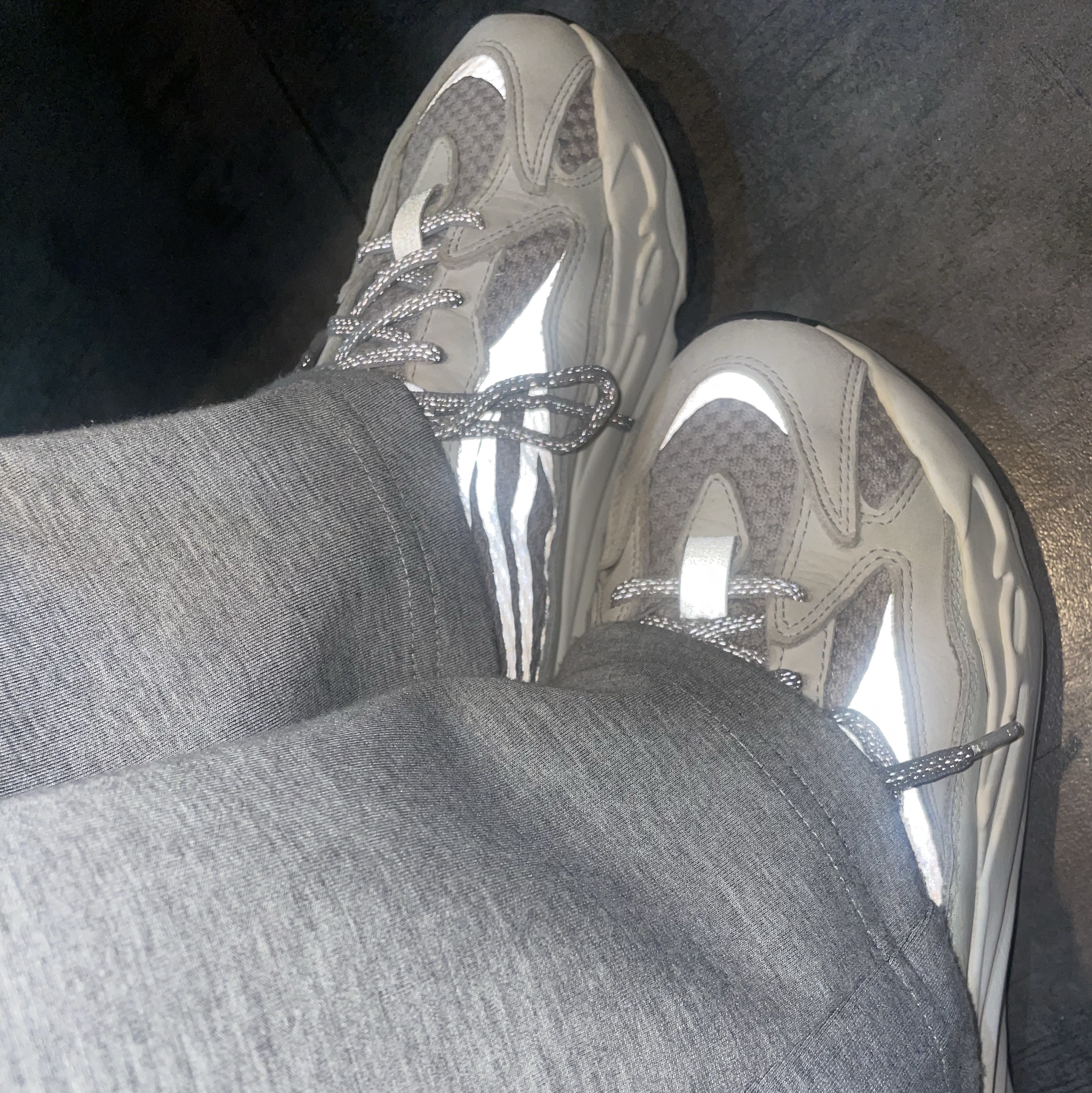 Adidas Yeezy Boost 700 V2 Static 2018 착용 스타일 - 5