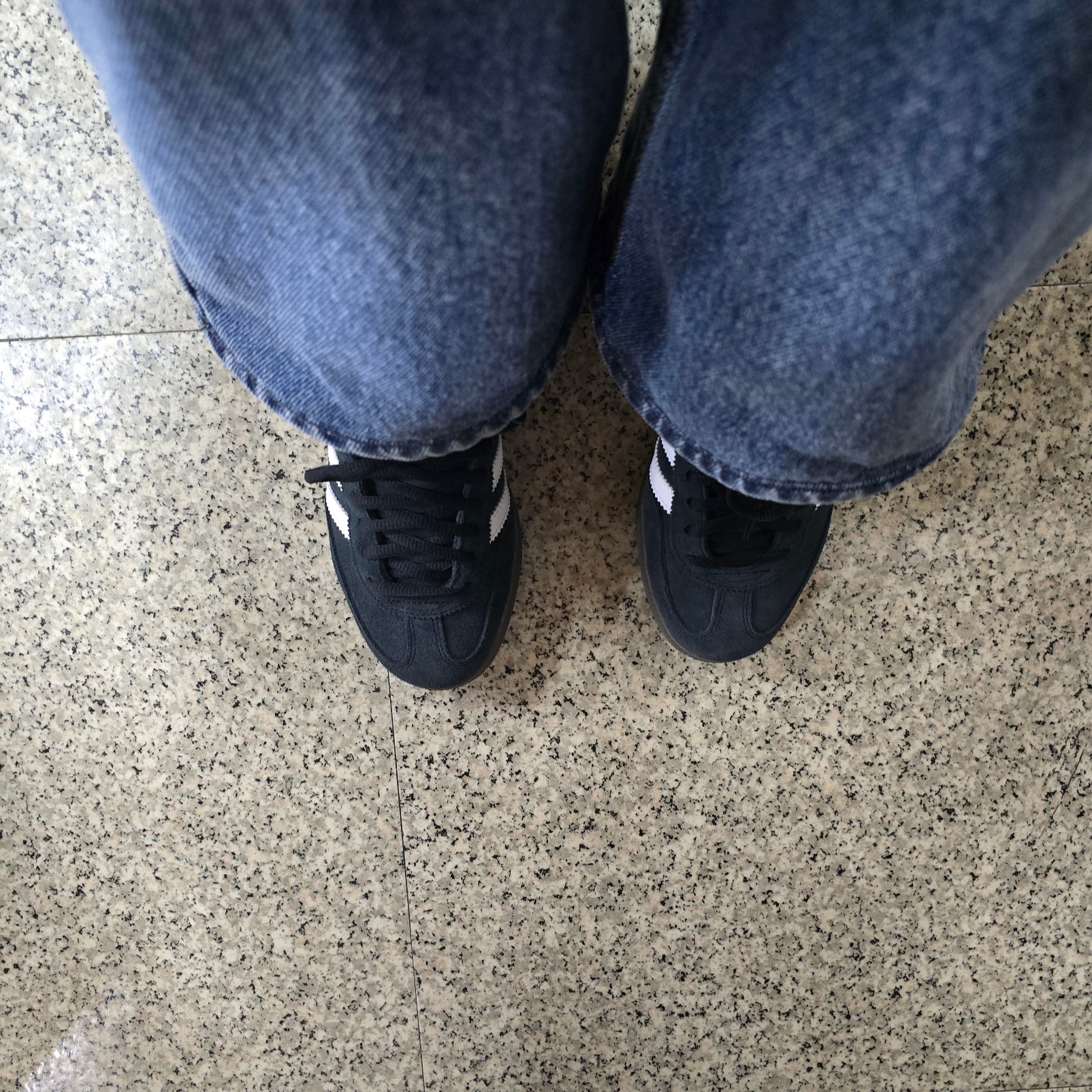 Adidas Spezial Handball Core Black 착용 스타일 - 3