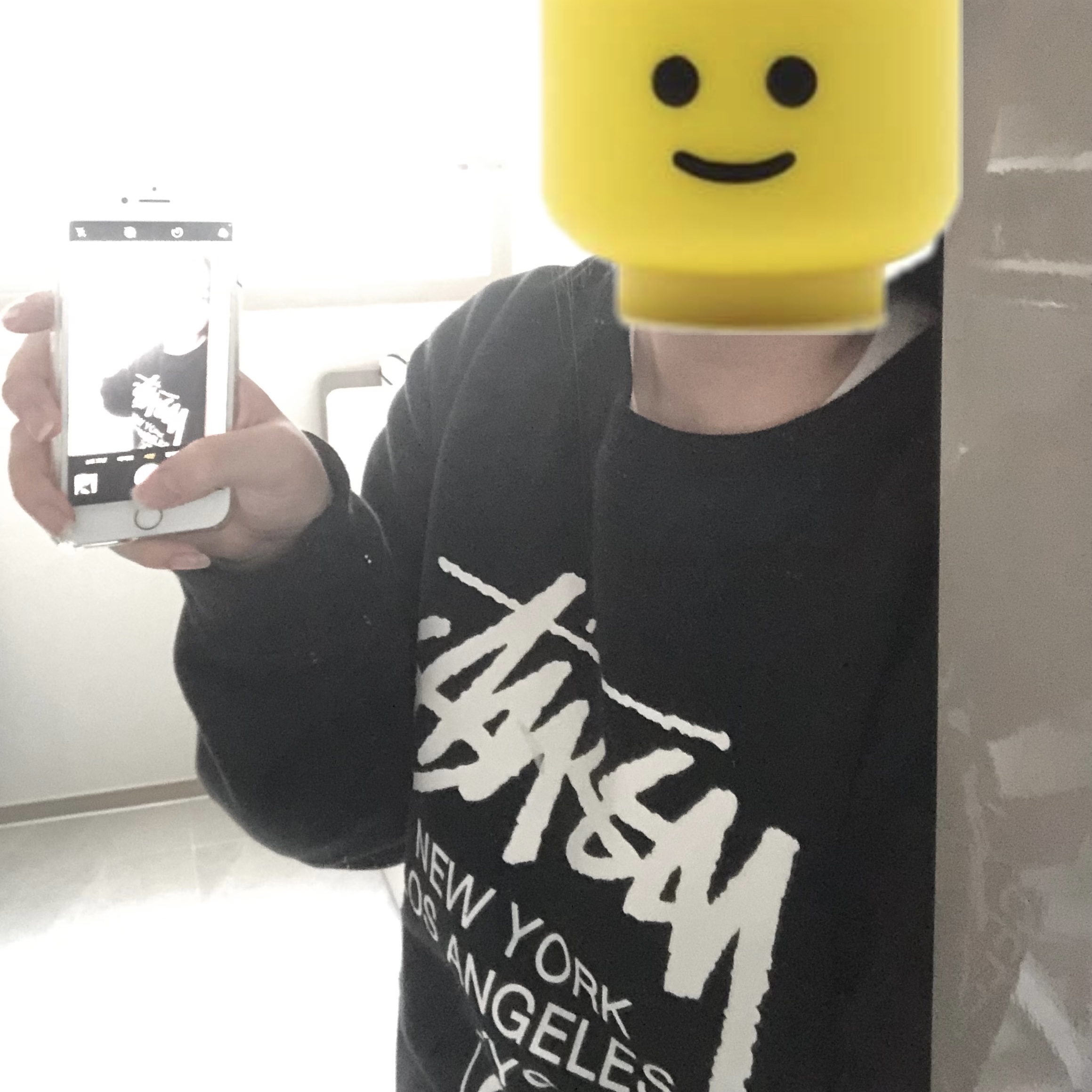 Stussy World Tour Crew Black 2022 착용 스타일