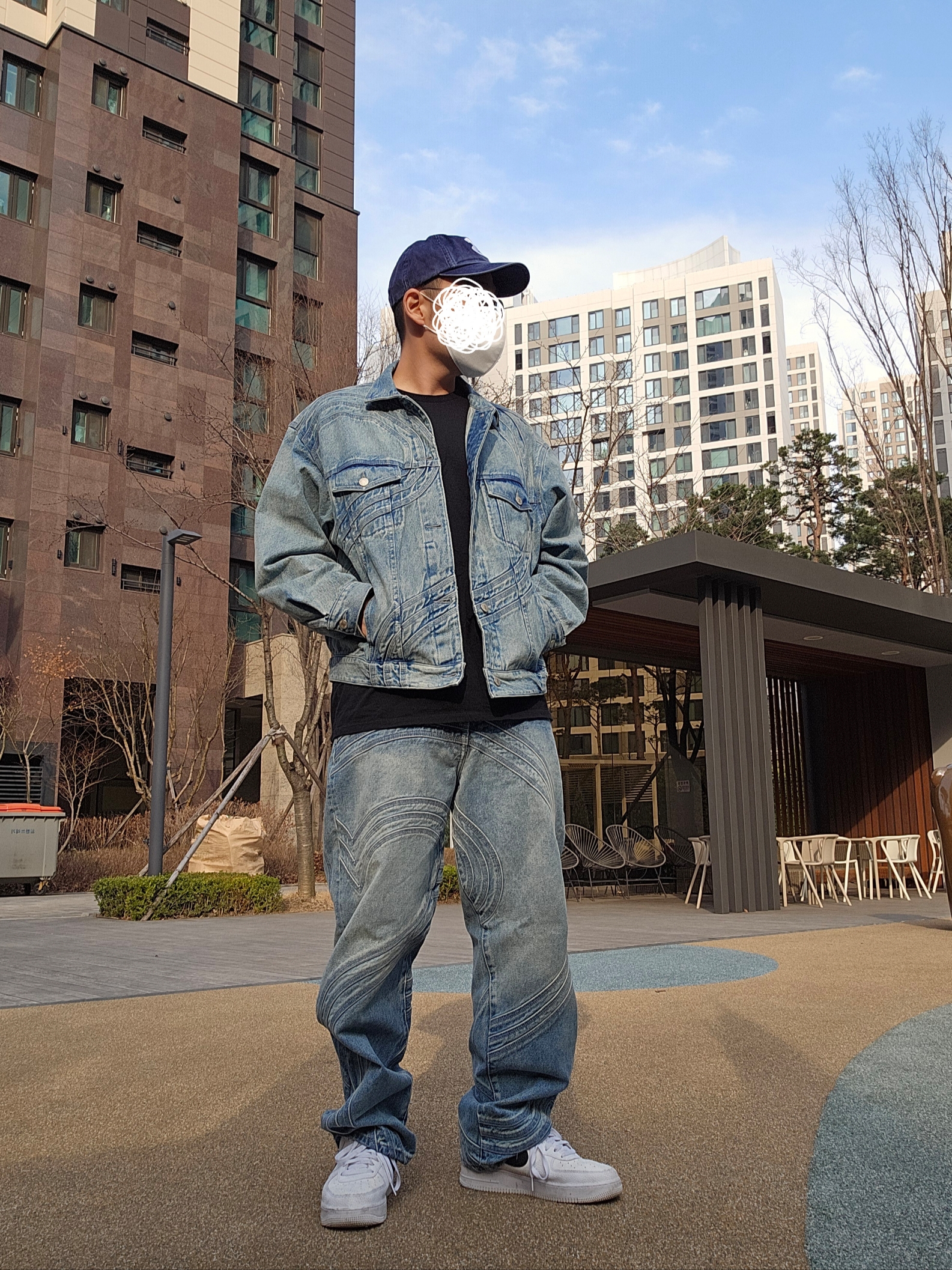 Supreme S Logo Denim Trucker Jacket Washed Blue - 24SS, Supreme S Logo Loose Fit Jean Washed Blue - 24SS 착용 스타일