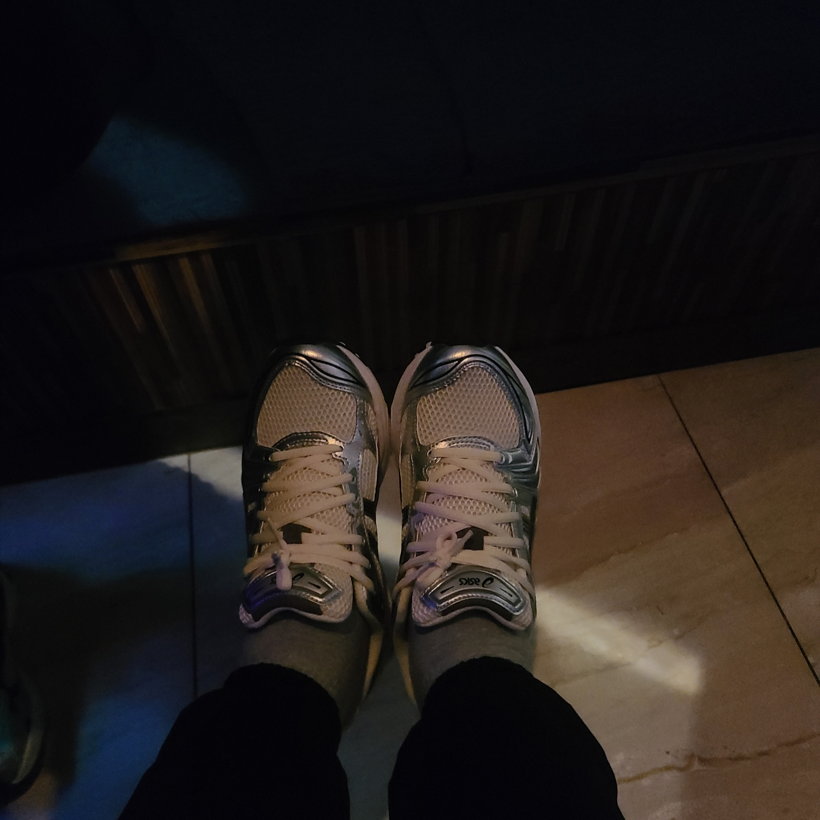Asics Gel-Kayano 14 Cream Black 착용 스타일