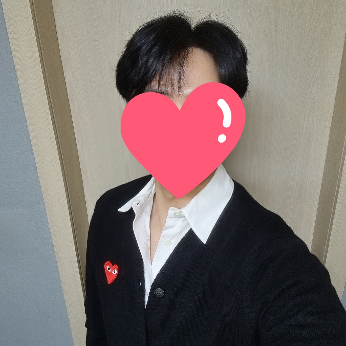 Play Comme des Garcons Knit Red Heart Cardigan Black 착용 스타일 - 1