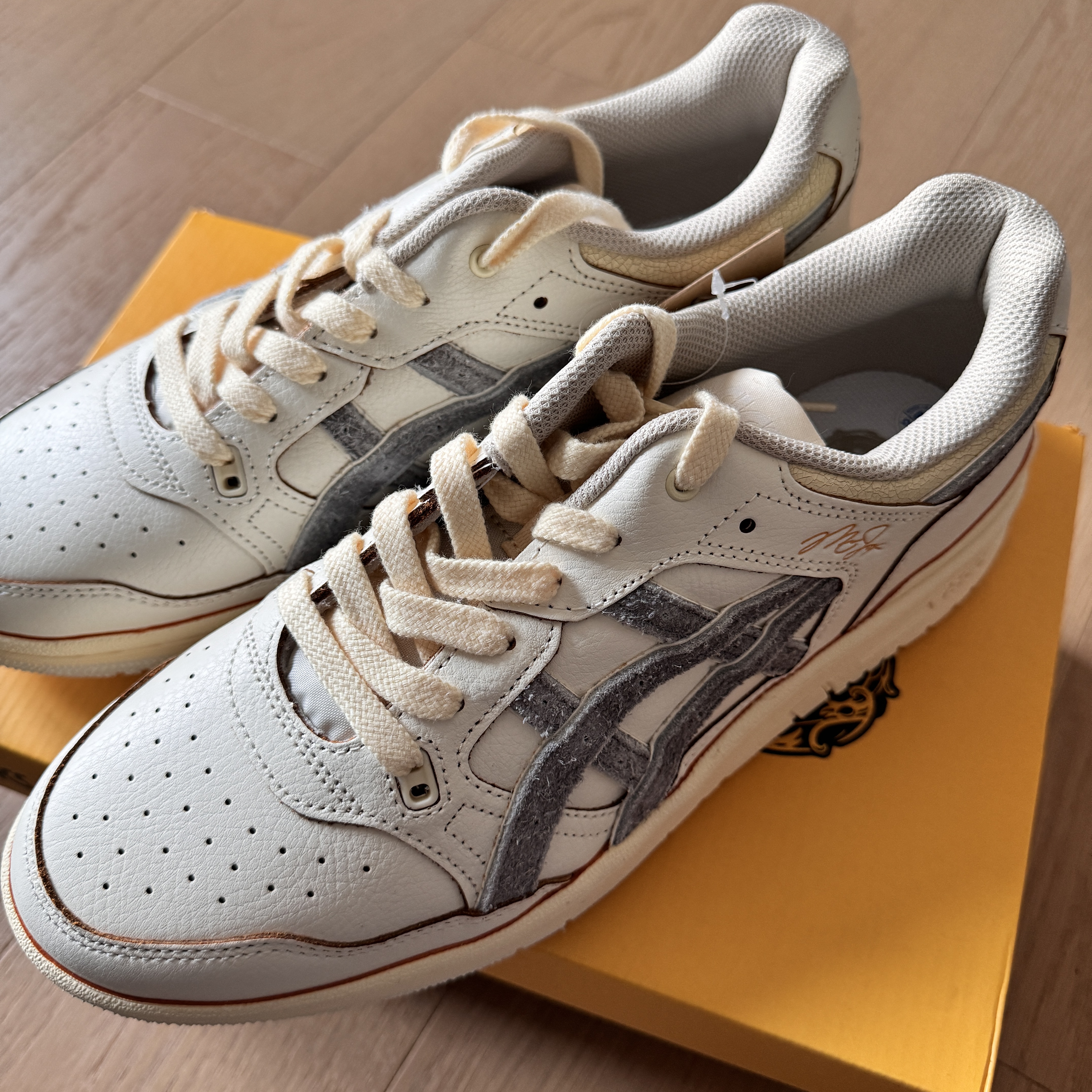 Asics × Foxtrot Uniform EX89 Whisper White Cool Grey 착용 스타일 - 1
