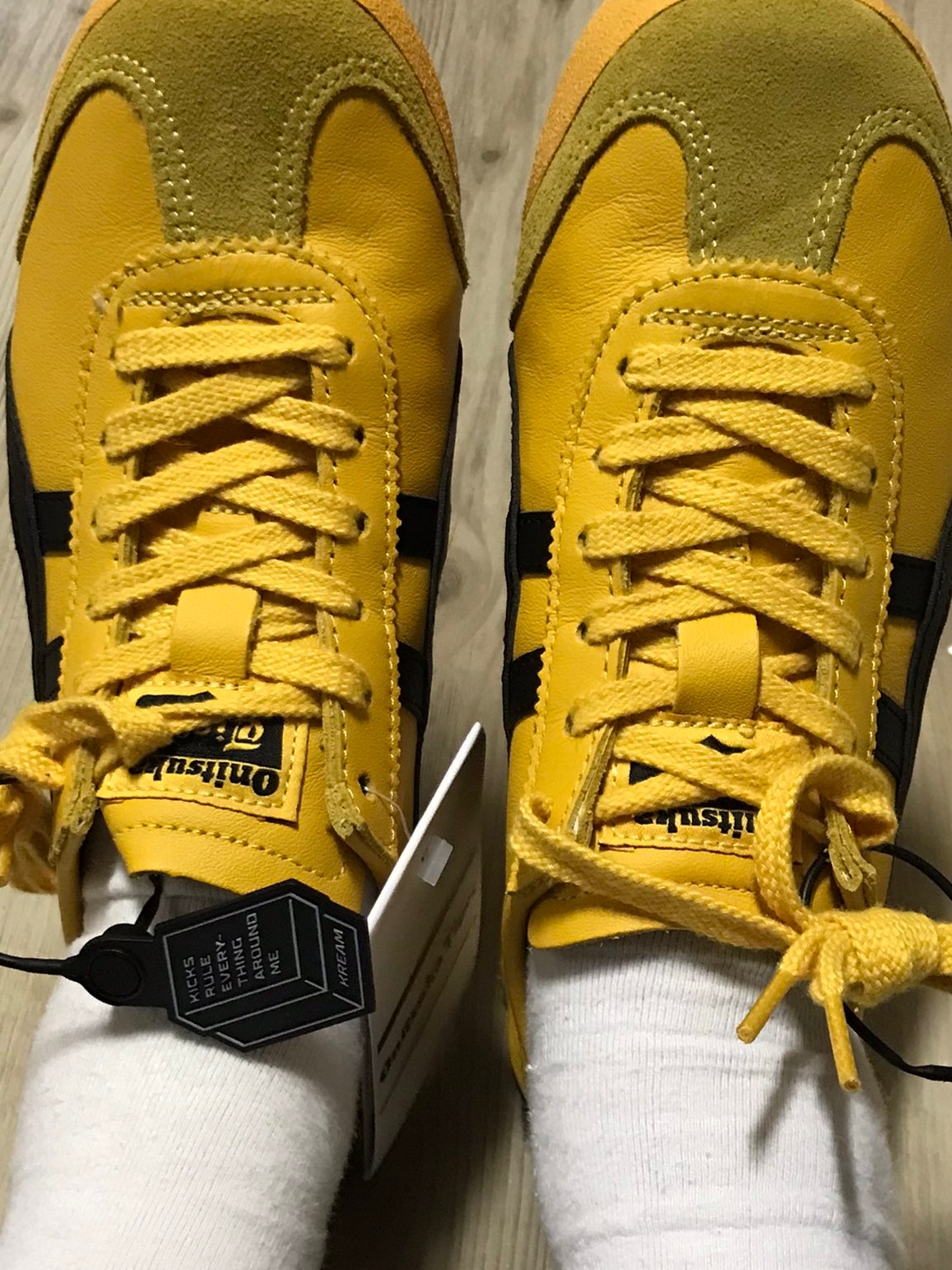 Onitsuka Tiger Mexico 66 Yellow Black 착용 스타일 - 1