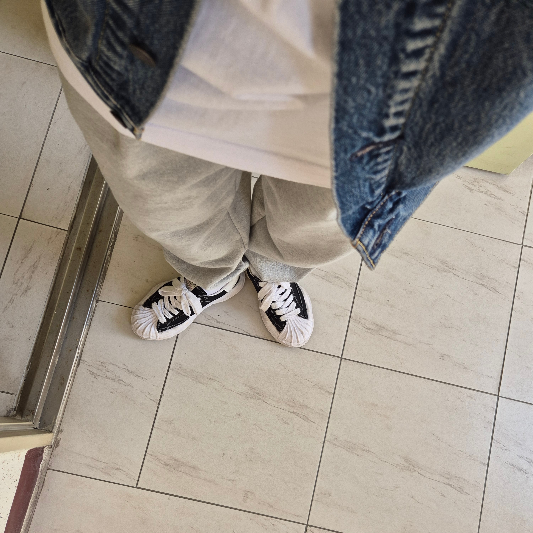 Maison Mihara Yasuhiro Blakey OG Sole Canvas Low-top Sneakers Black White 착용 스타일