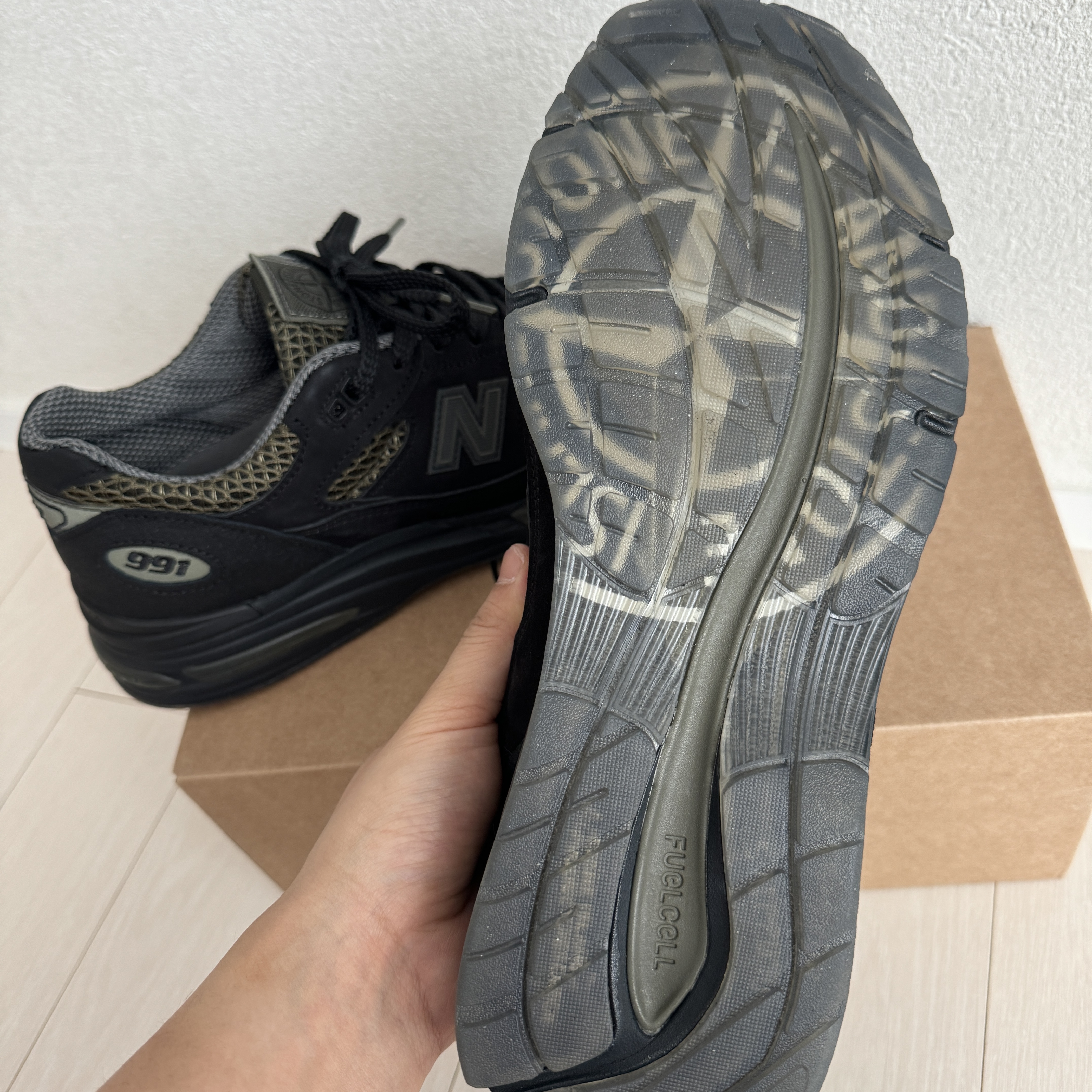 New Balance x Stone Island 991v2 Made in UK Black Olive Night 착용 스타일 - 2