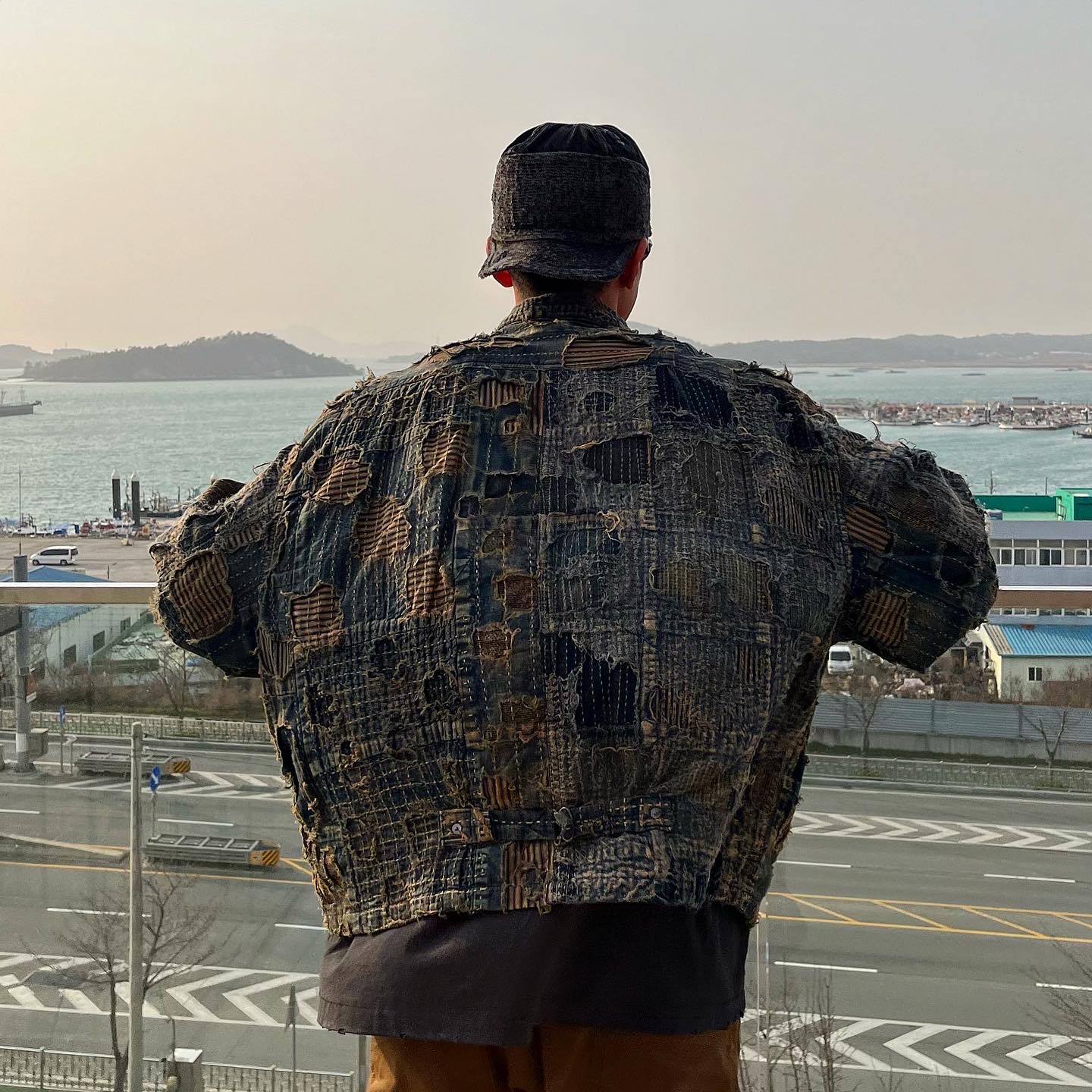 Kapital Boro T Back Drizzler Jacket Indigo, Our Legacy Gabe Stealth Black Leather 착용 스타일 - 4
