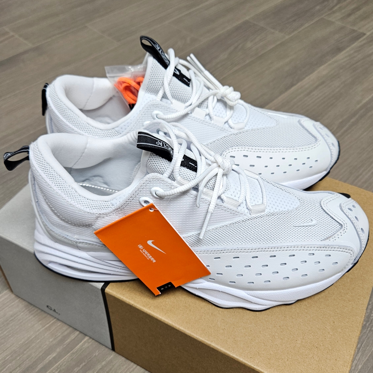 Nike x Drake Nocta Air Zoom Drive Summit White 착용 스타일 - 3