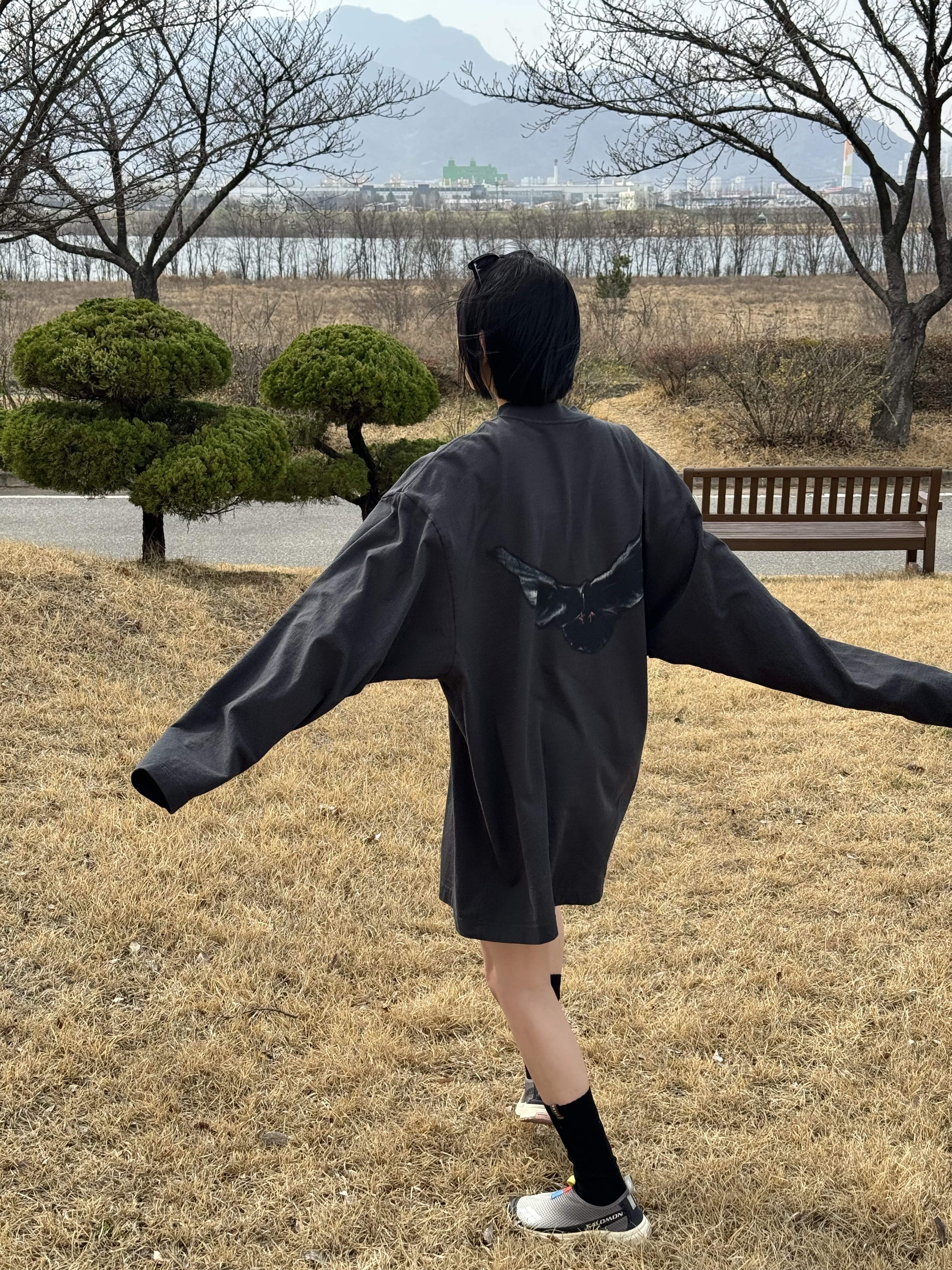 Yeezy Gap Engineered By Balenciaga Dove Long Sleeve T-Shirt Black, Salomon RX Moc 3.0 Pewter Desert 착용 스타일 - 4