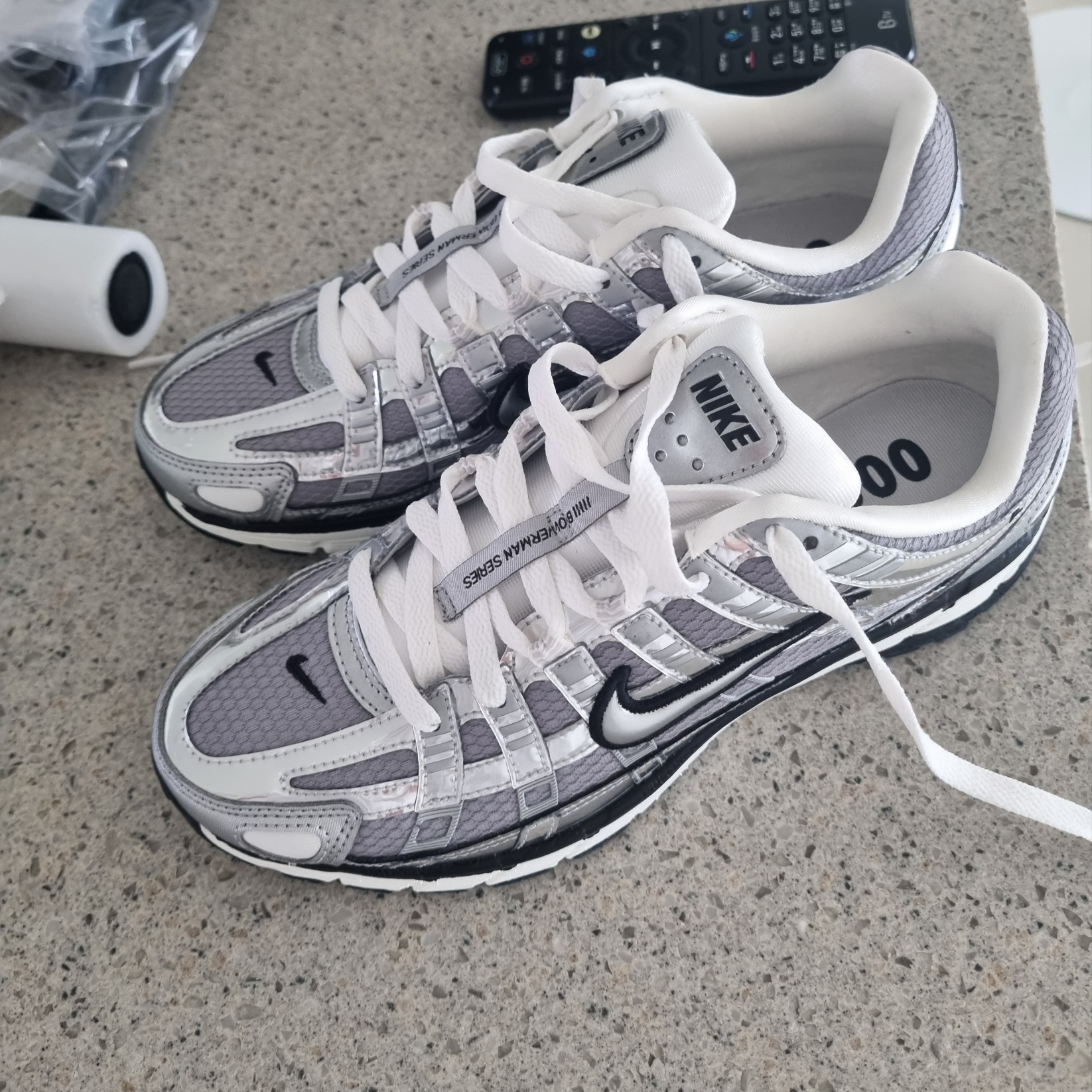 Nike P-6000 Metallic Silver 착용 스타일
