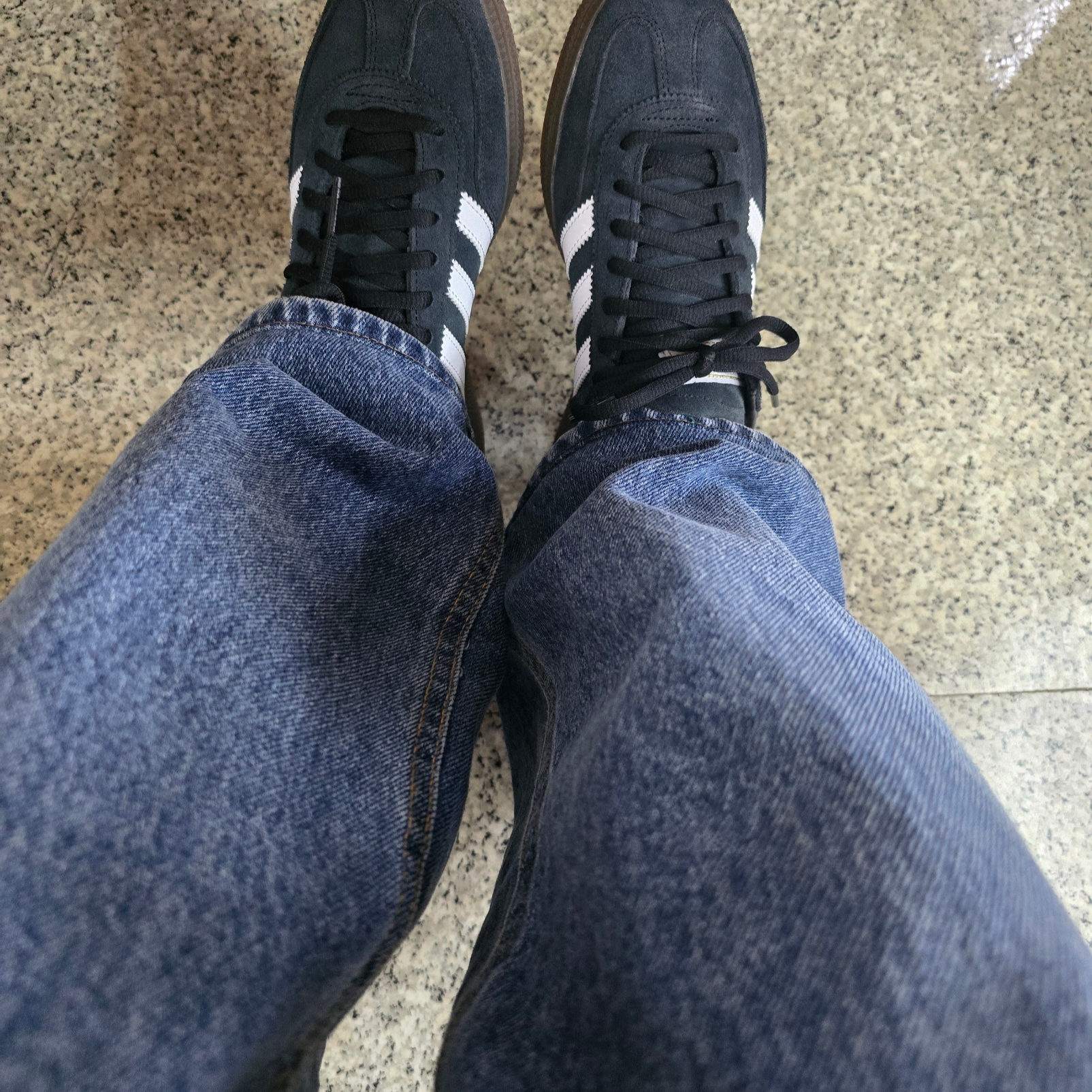 Adidas Spezial Handball Core Black 착용 스타일 - 1