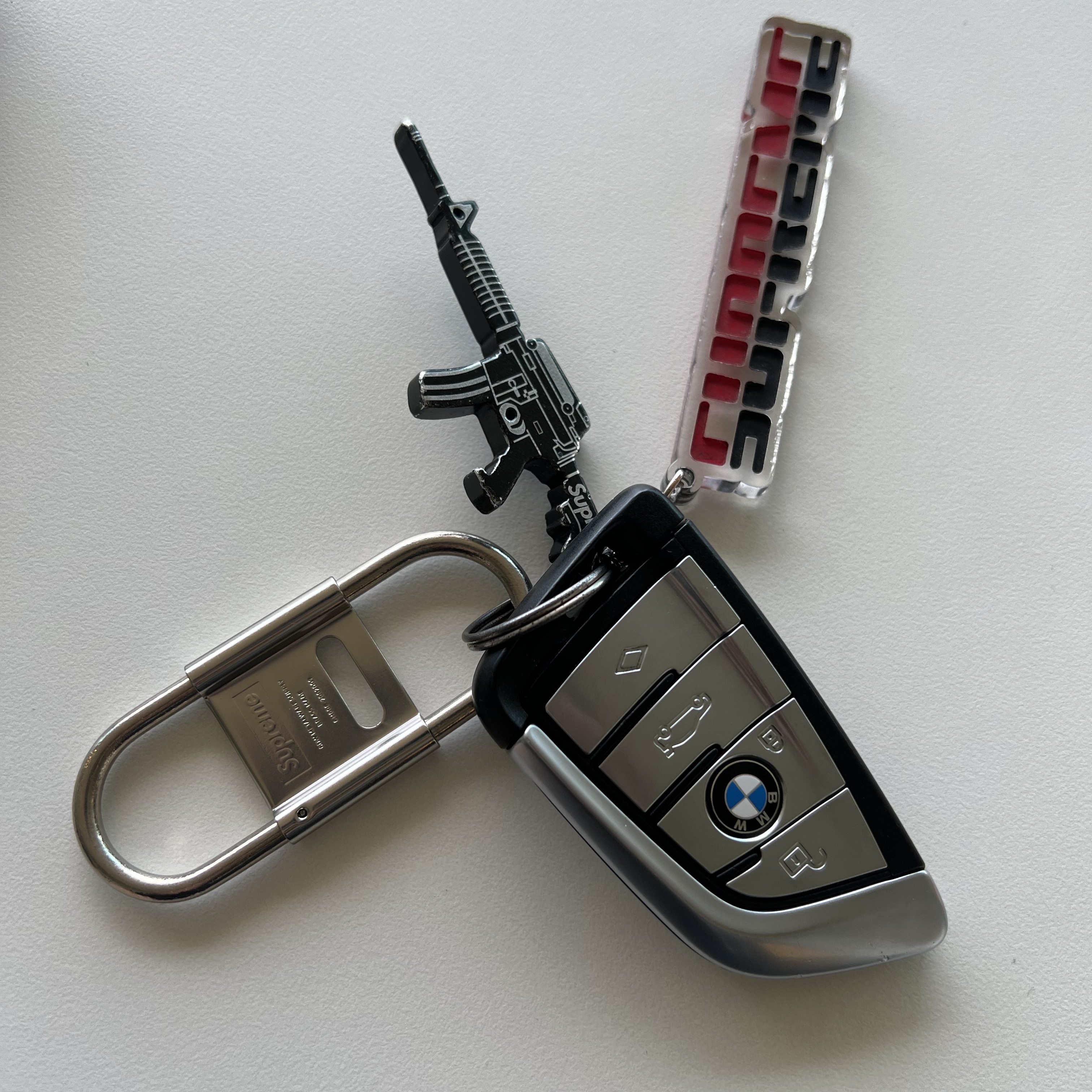 Supreme CDW Delta Carabiner Silver - 24SS 착용 스타일