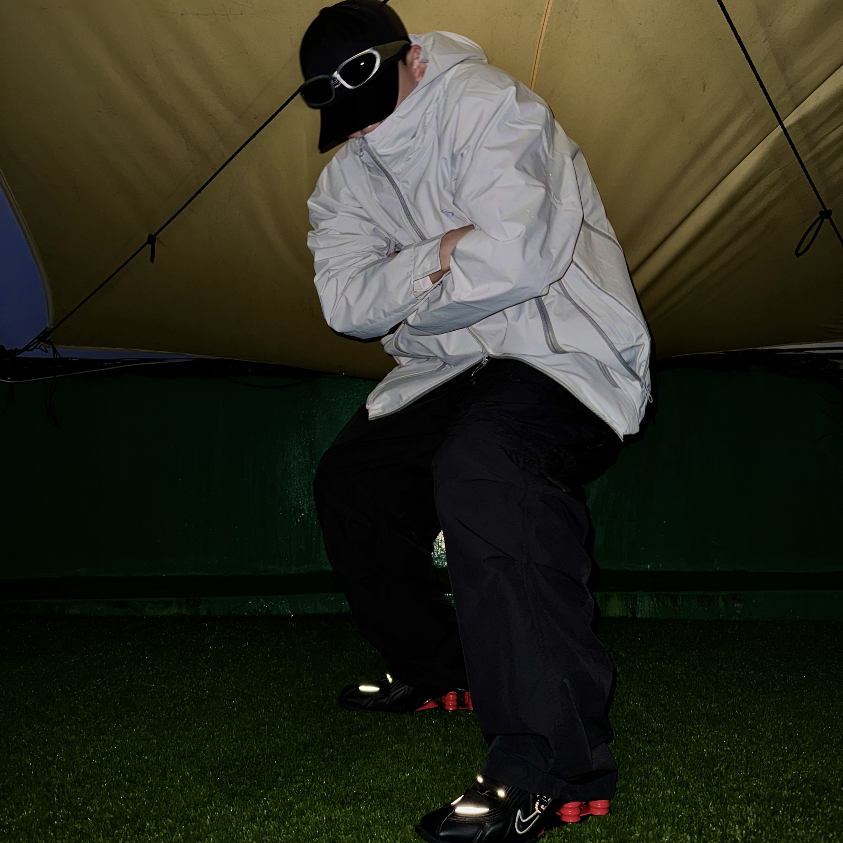 Sansan Gear Zipper Jacket Off White - 23SS, Nike x Martine Rose Shox MR4 Black 착용 스타일 - 3