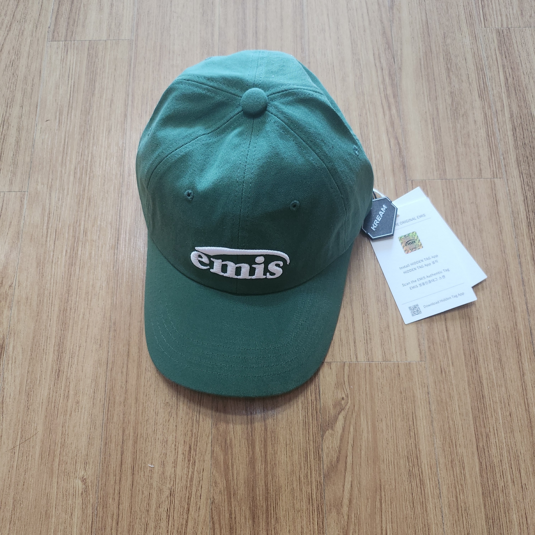 Emis New Logo Emis Cap Green 착용 스타일