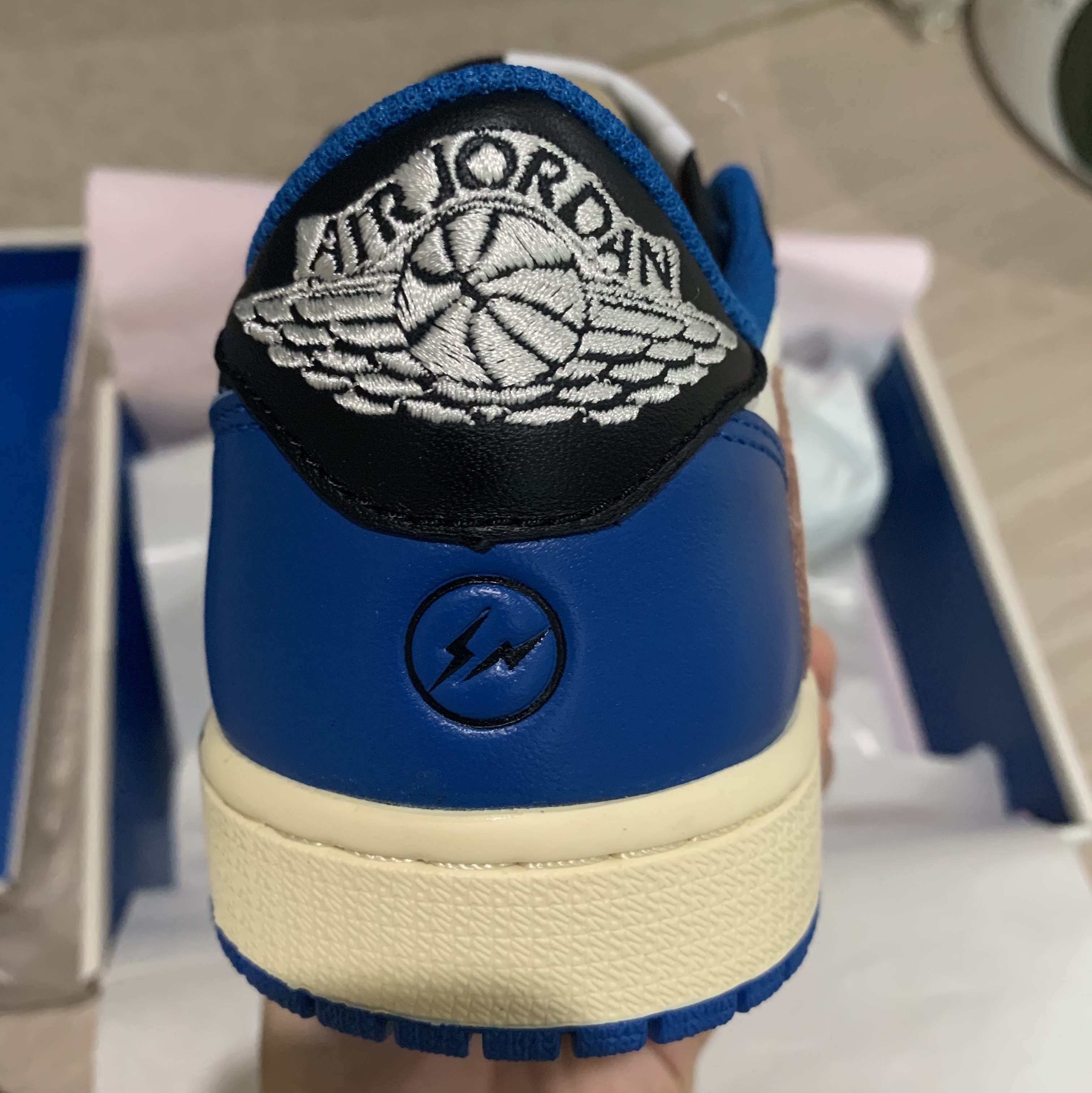 Jordan 1 x Travis Scott x Fragment Retro Low OG SP Military Blue 착용 스타일 - 4