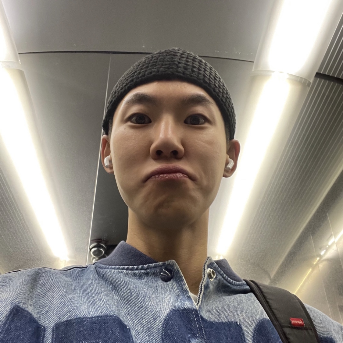 Supreme Washed Knockout Denim Varsity Jacket Washed Blue - 23SS, Thisisneverthat x Loco Weak Crochet BeanieBlack 착용 스타일 - 1