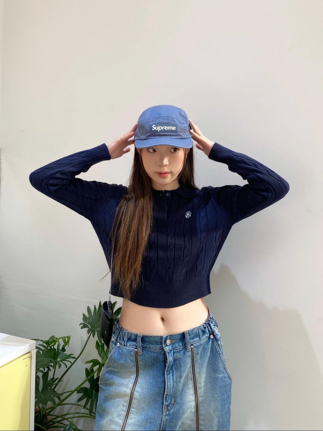 Supreme Corduroy Pocket Camp Cap Blue - 24SS, Supreme Multi Type Jacquard Denim 6-Panel Blue - 22FW 착용 스타일 - 1