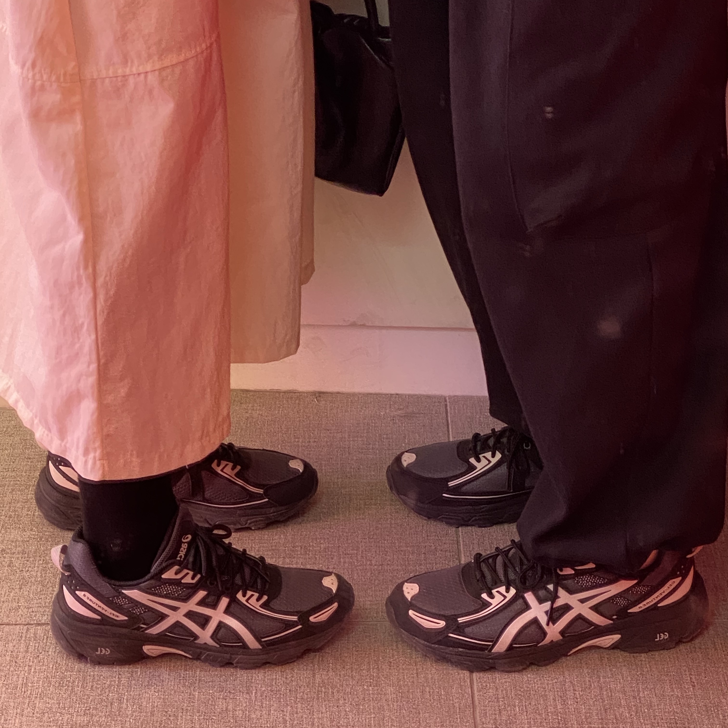 Asics Gel-Venture 6 Carrier Grey 착용 스타일 - 2