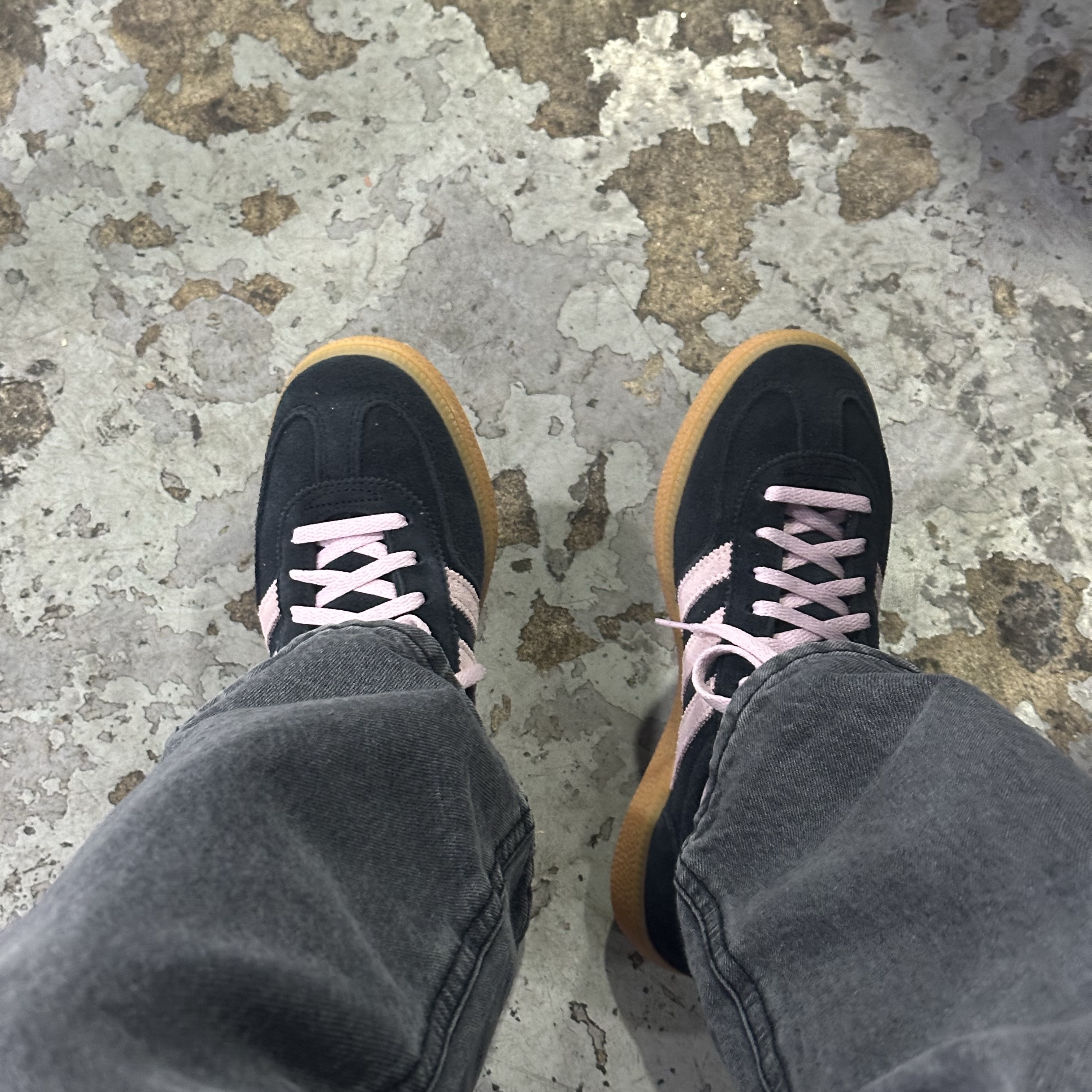 (W) Adidas Spezial Handball Core Black Clear Pink 착용 스타일