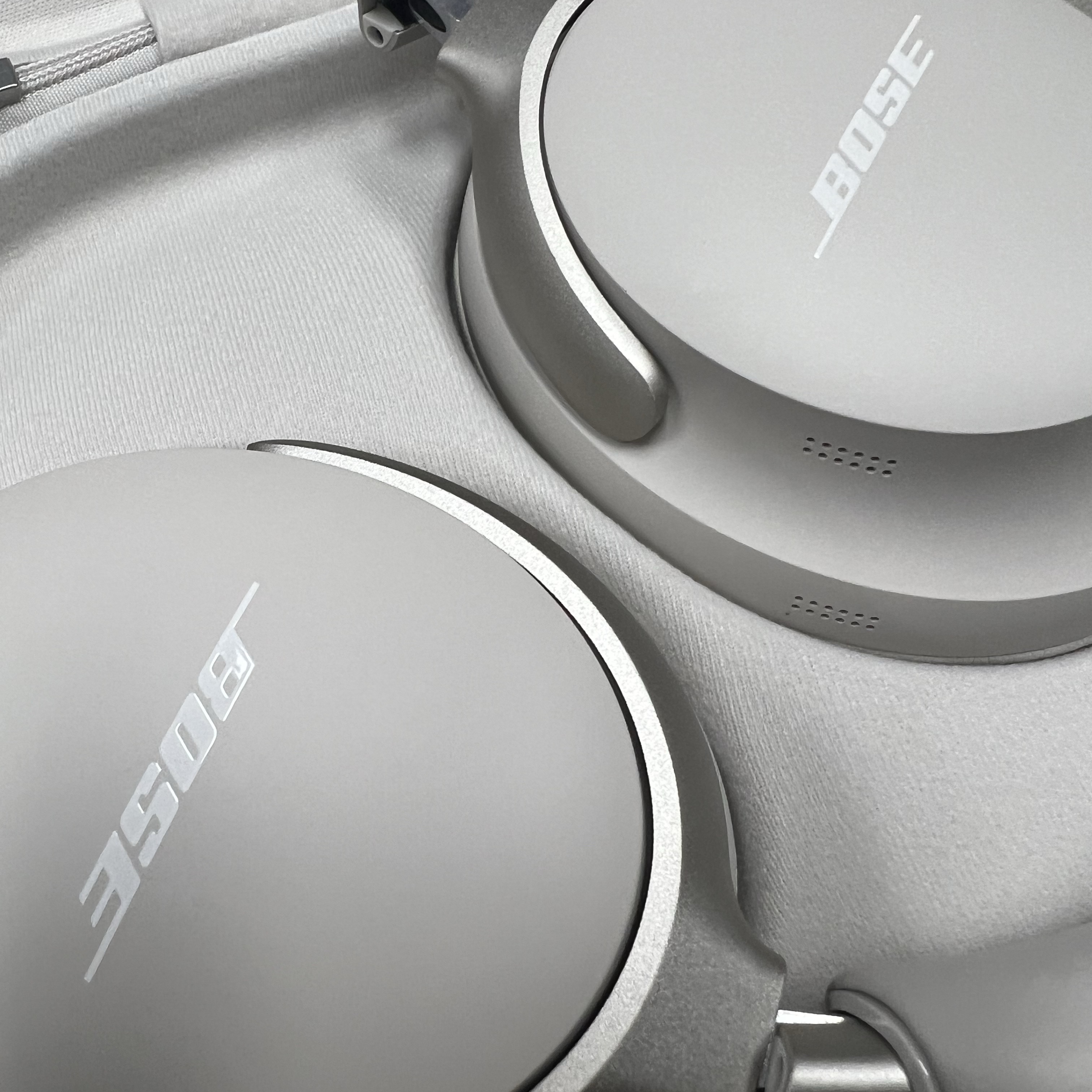 BOSE QC Ultra White Smoke (Korean Ver.) 착용 스타일