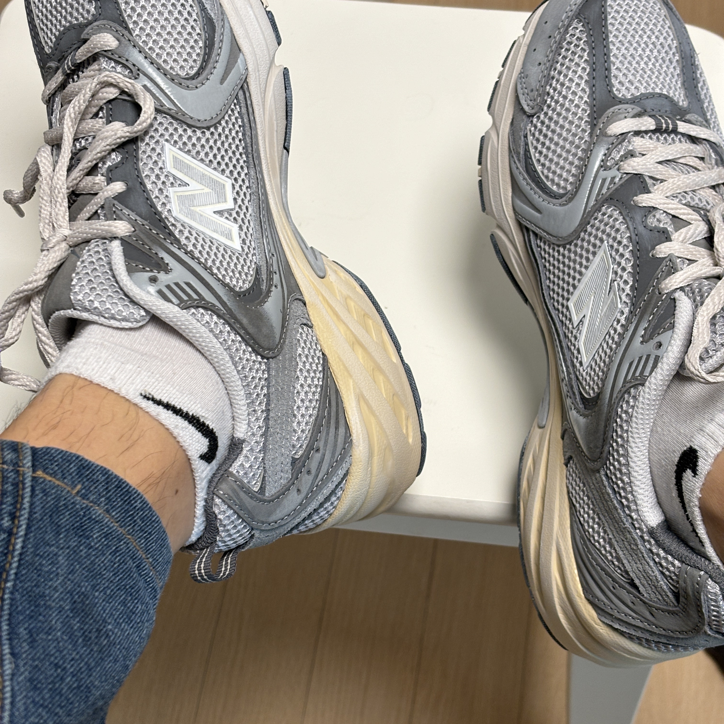 New Balance 530 Premium Vintage Grey Matter 착용 스타일