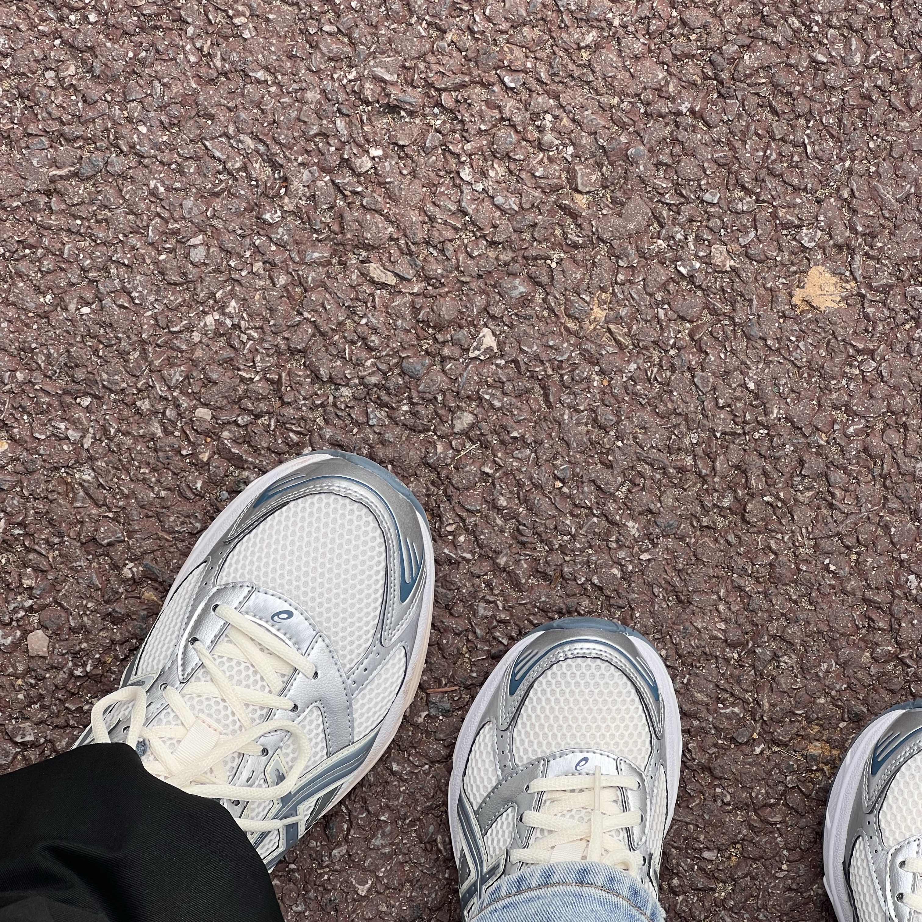 Asics Gel-1130 Cream Ironclad 착용 스타일