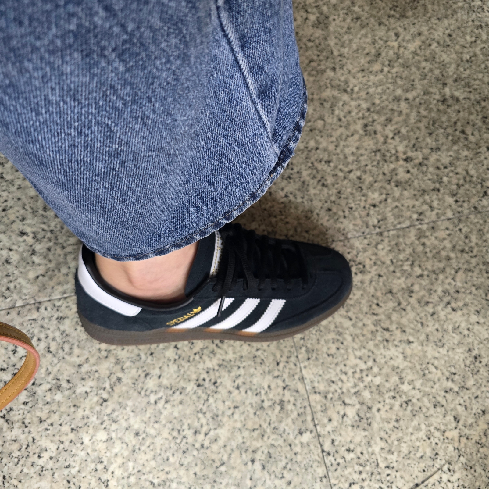 Adidas Spezial Handball Core Black 착용 스타일 - 2